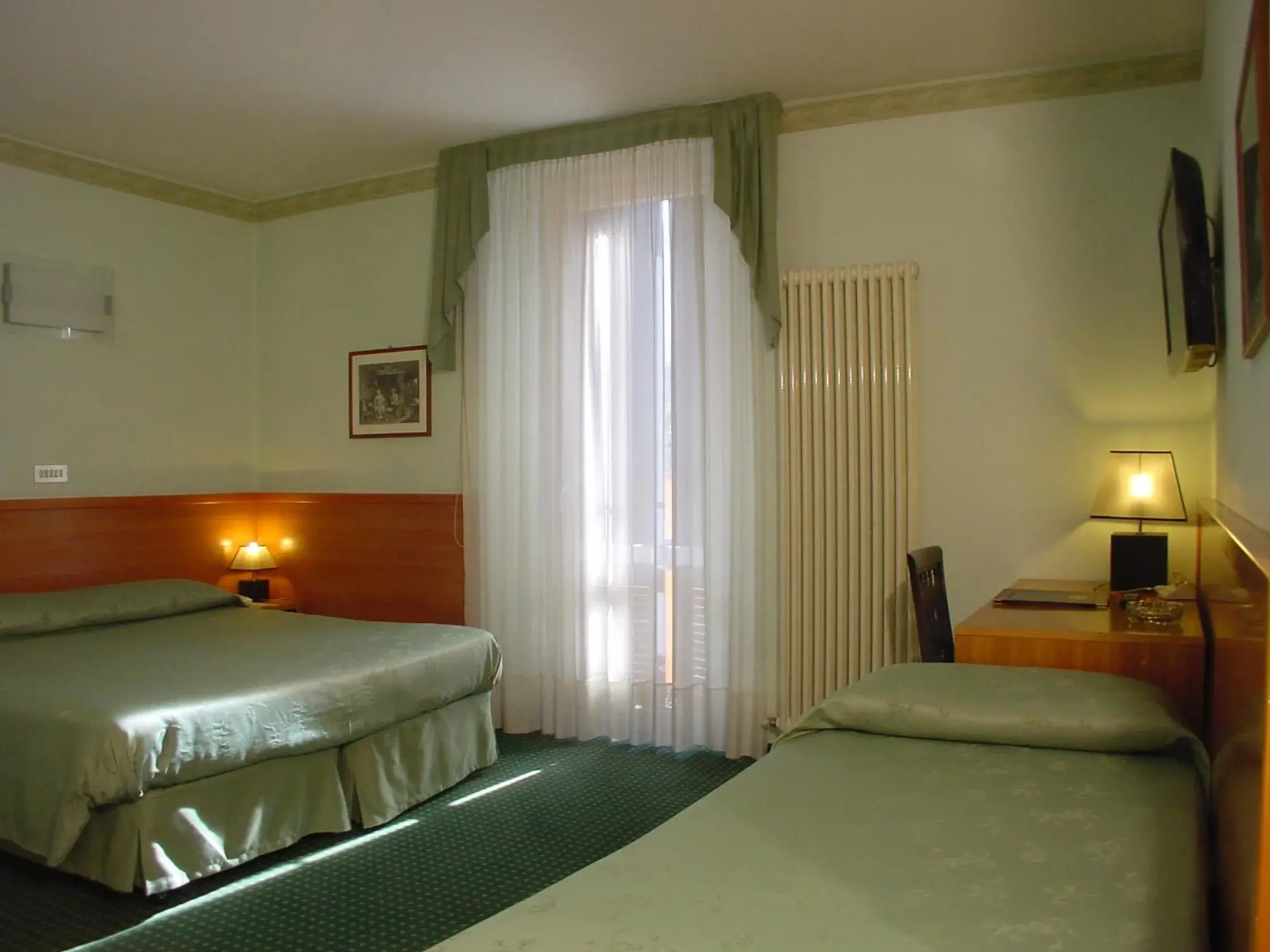Triple Room in Hotel Don Abbondio Triple Room in Hotel Don Abbondio
