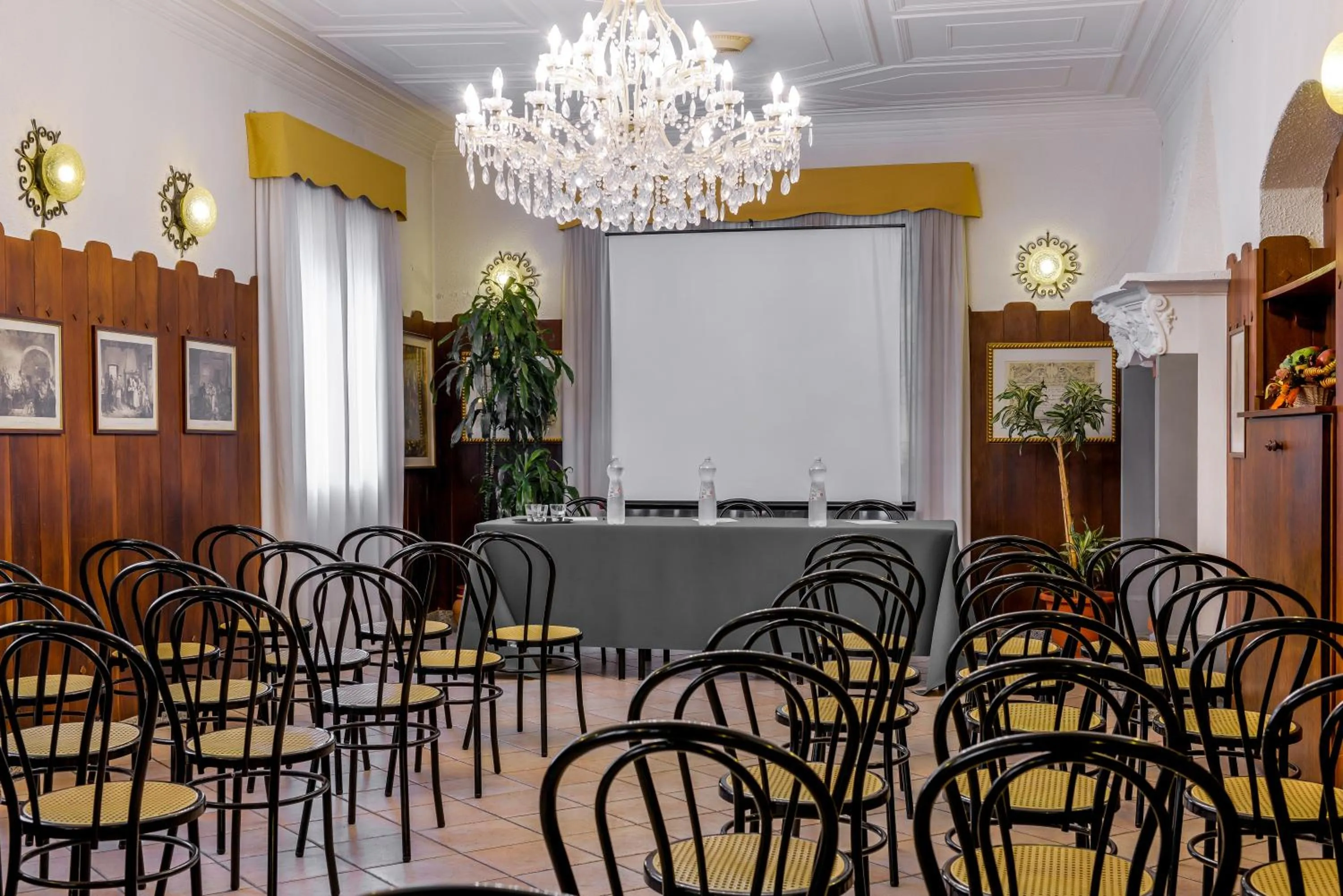Business facilities in Hotel Don Abbondio