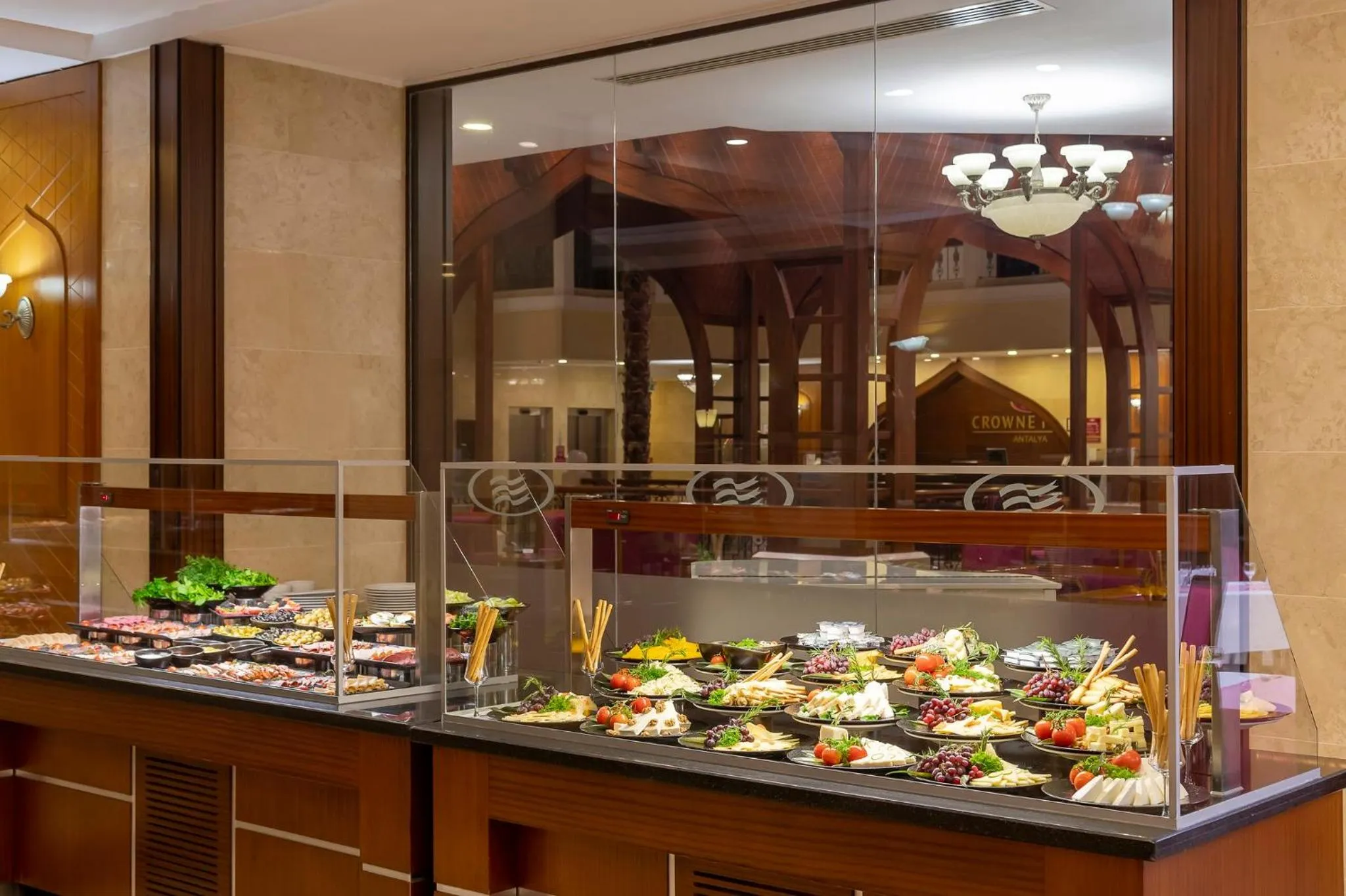 Restaurant/places to eat in Crowne Plaza Antalya by IHG