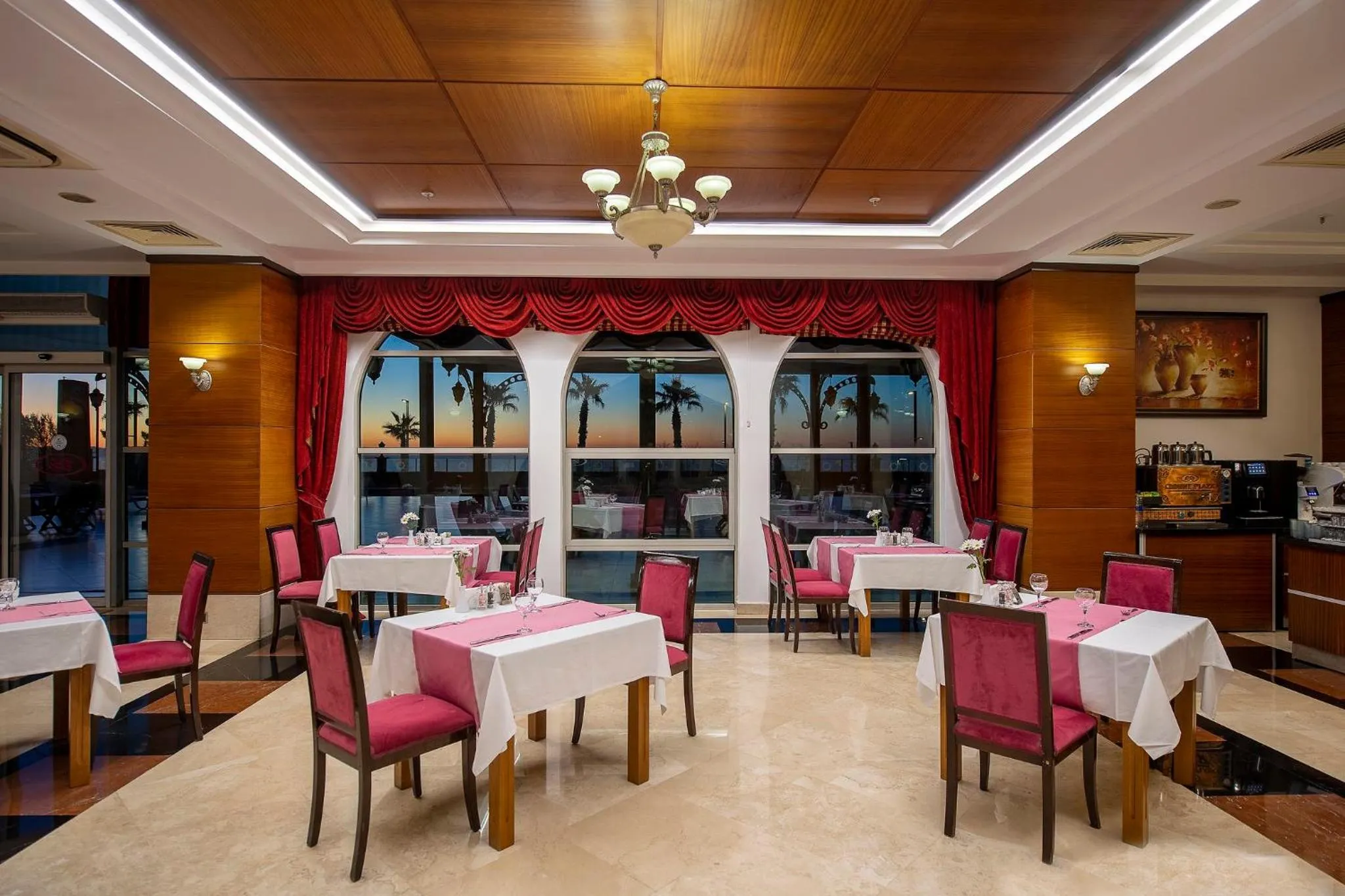 Restaurant/places to eat in Crowne Plaza Antalya by IHG