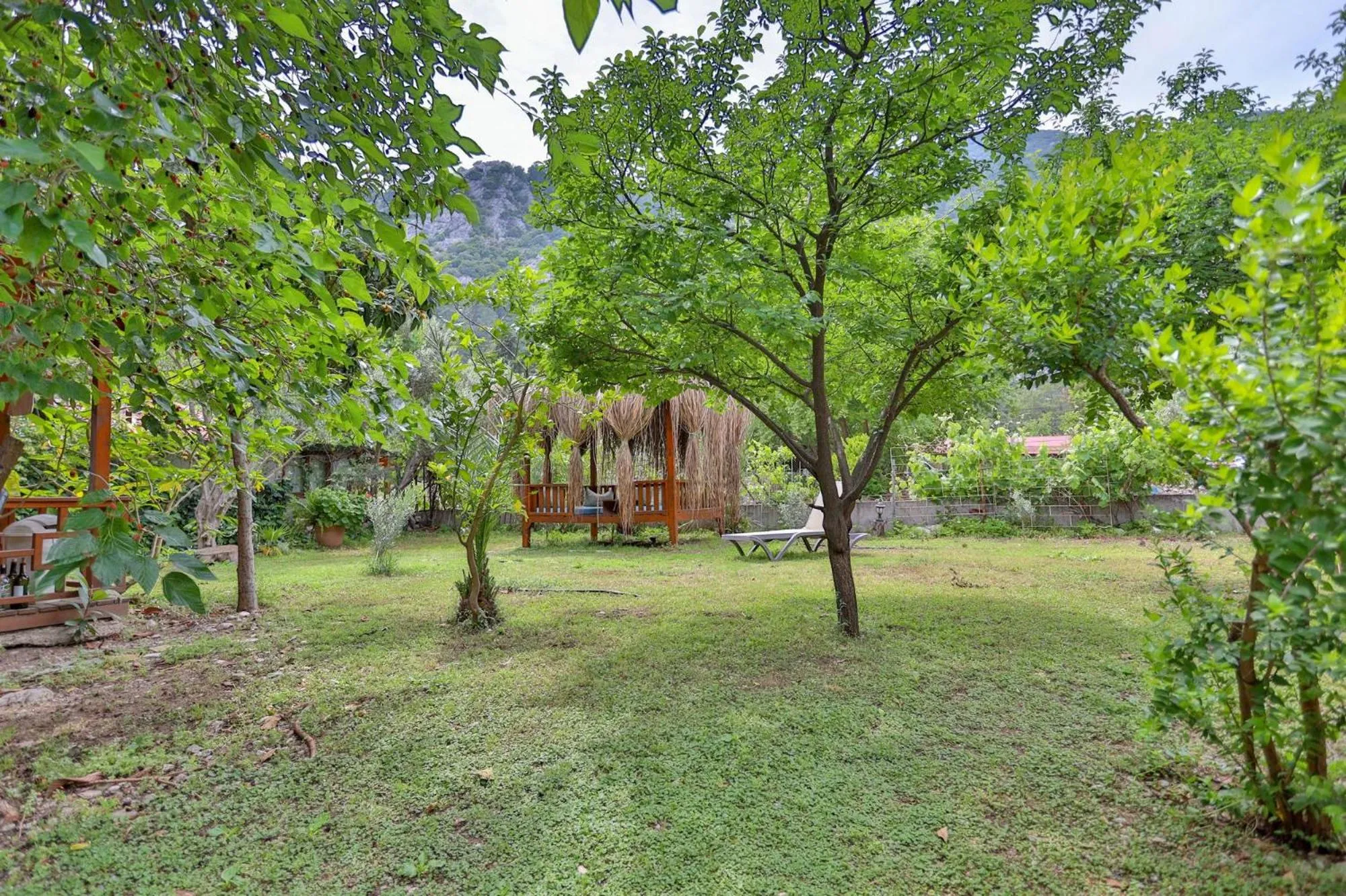 Garden in Simge Pension