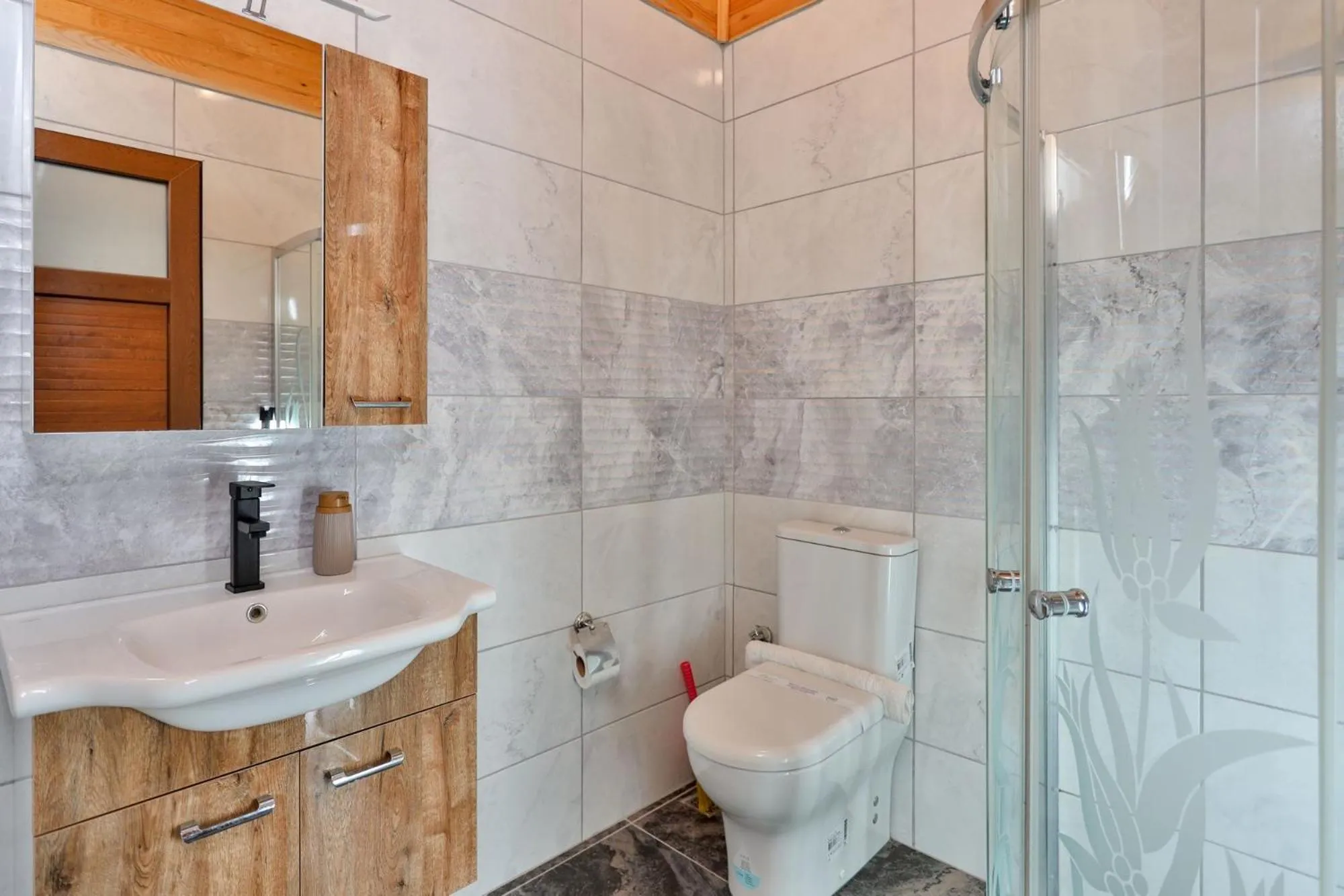 Shower in Simge Pension