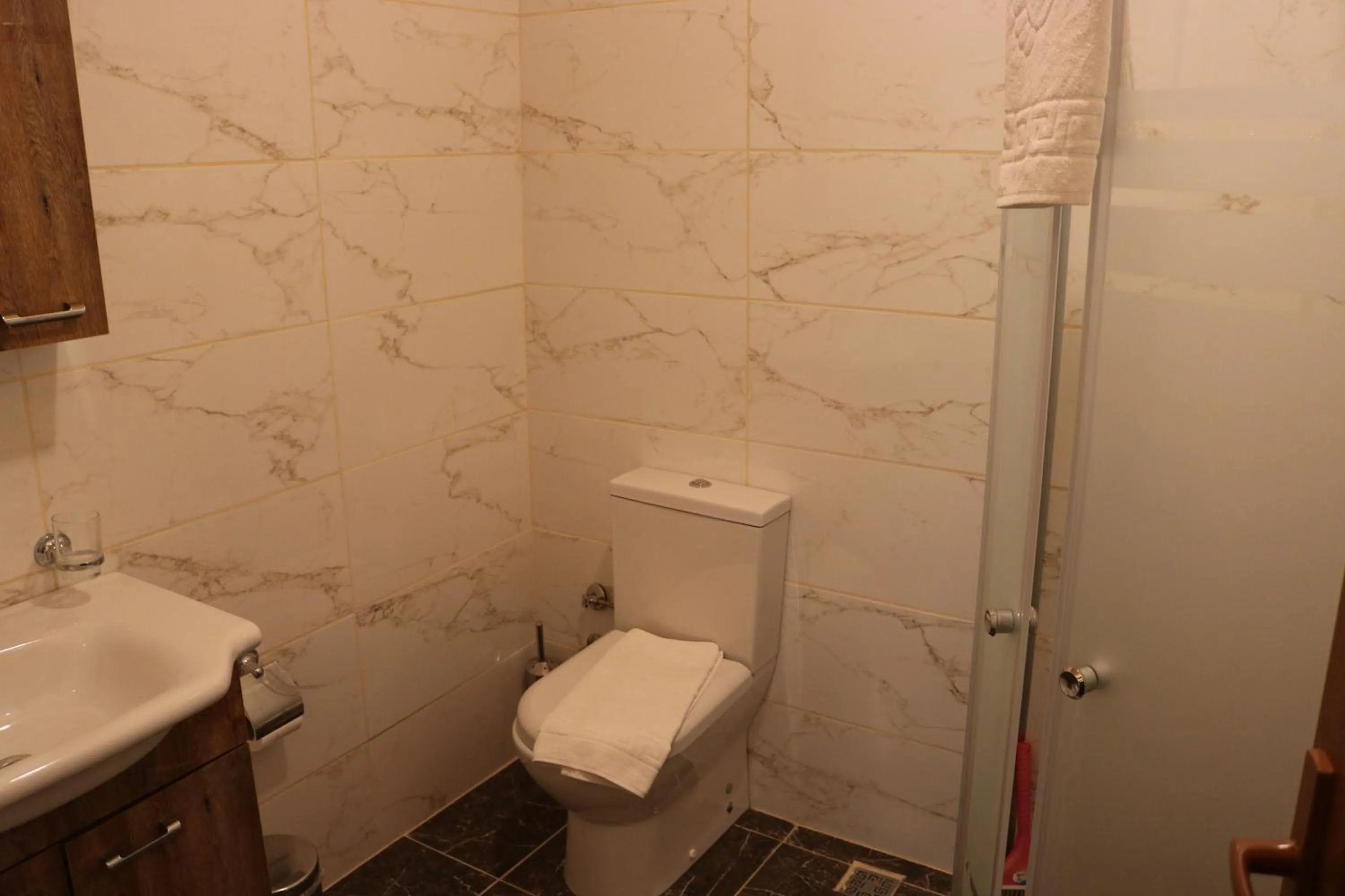 Shower in Simge Pension