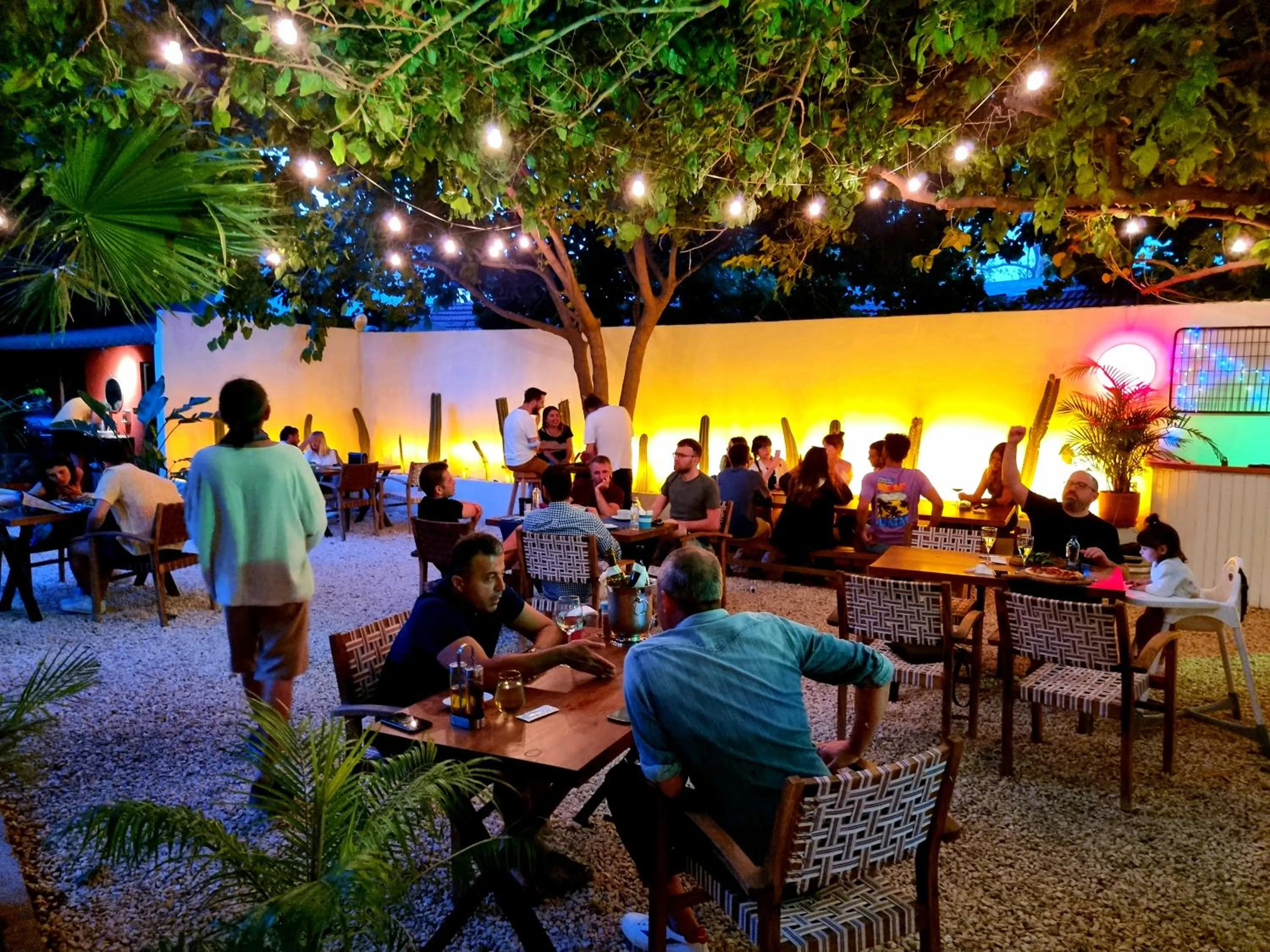 Restaurant/places to eat in Simge Pension