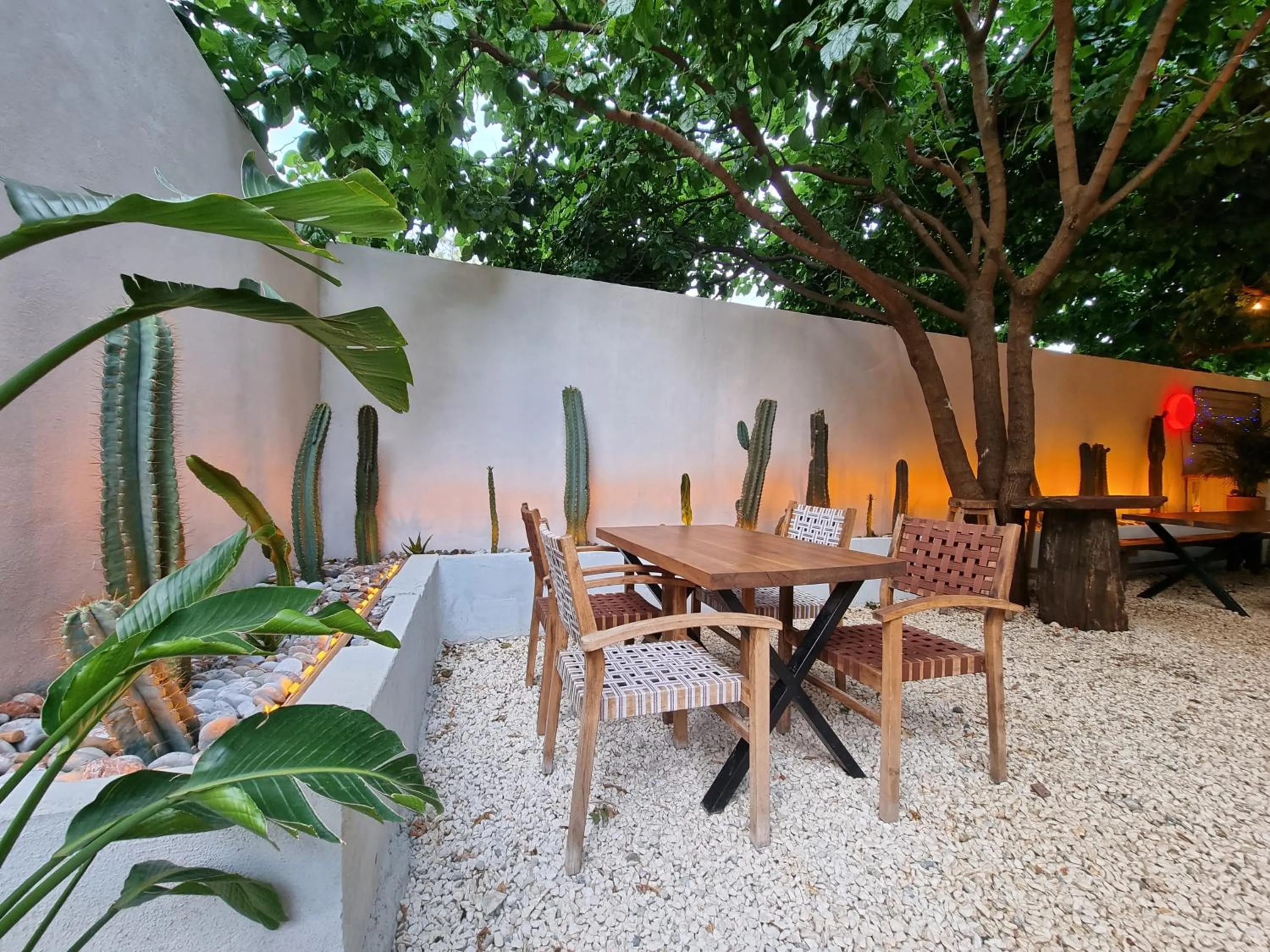 Restaurant/places to eat in Simge Pension