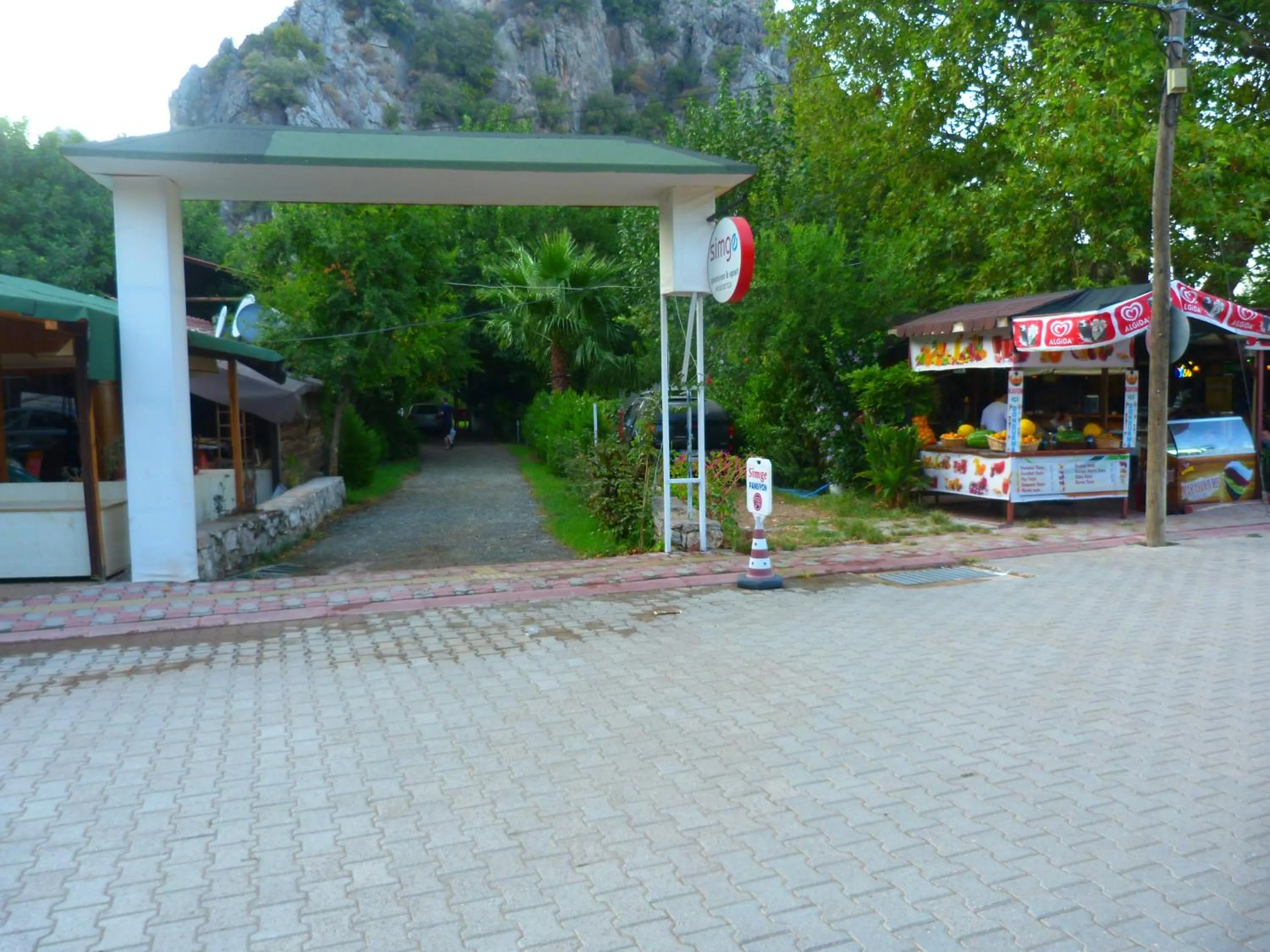 Facade/entrance in Simge Pension