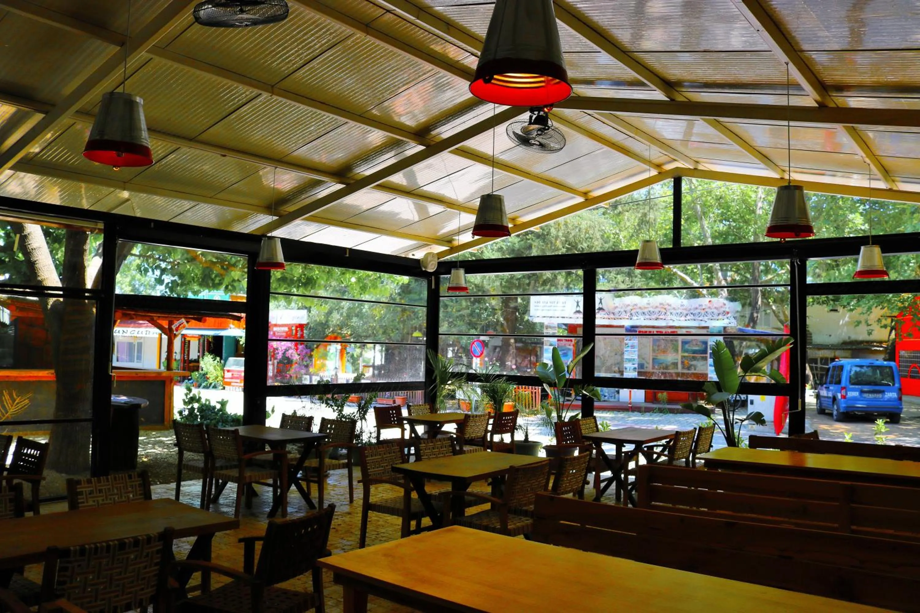 Restaurant/places to eat in Simge Pension