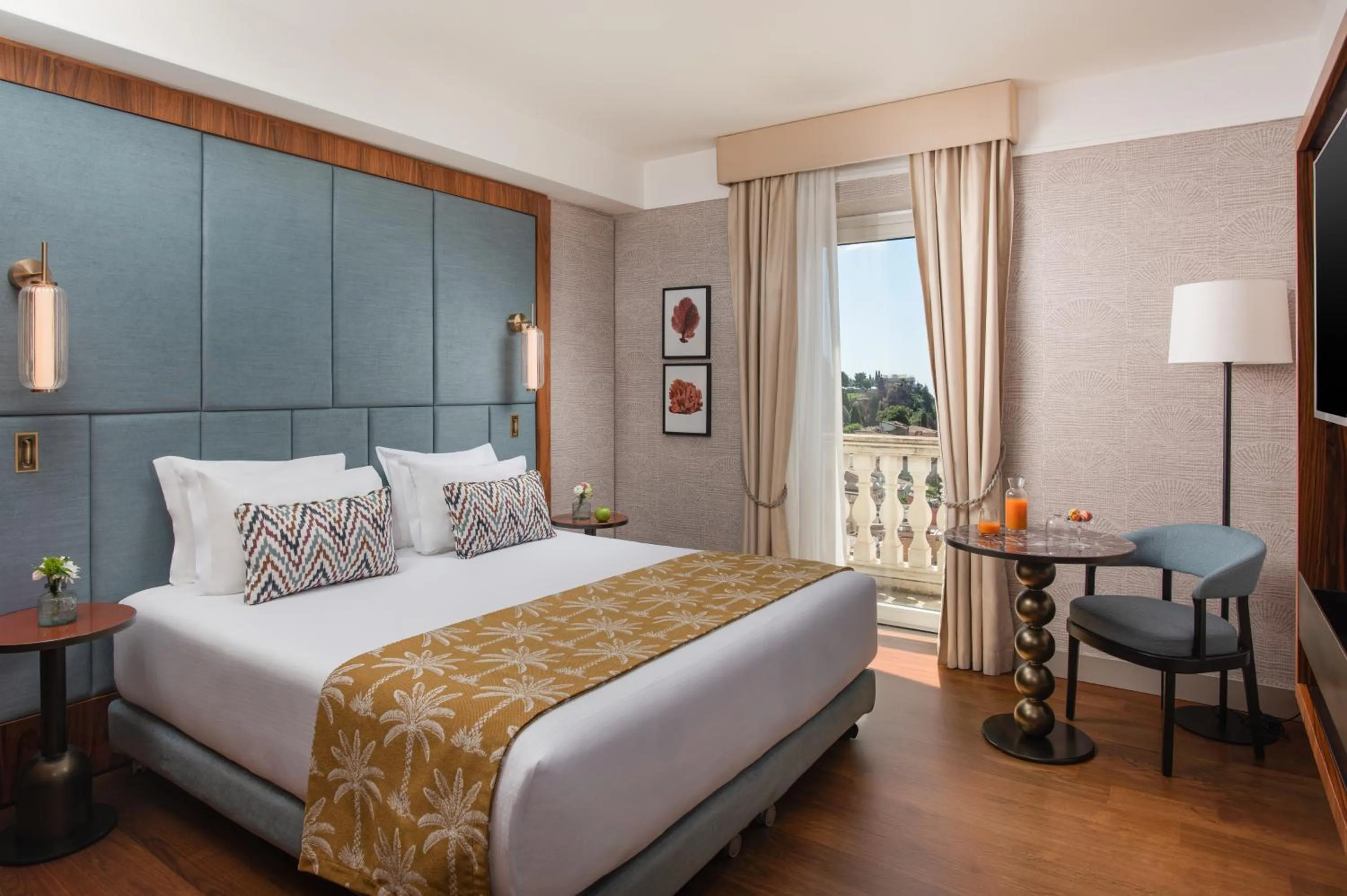 Guests, Bed in NH Collection Taormina