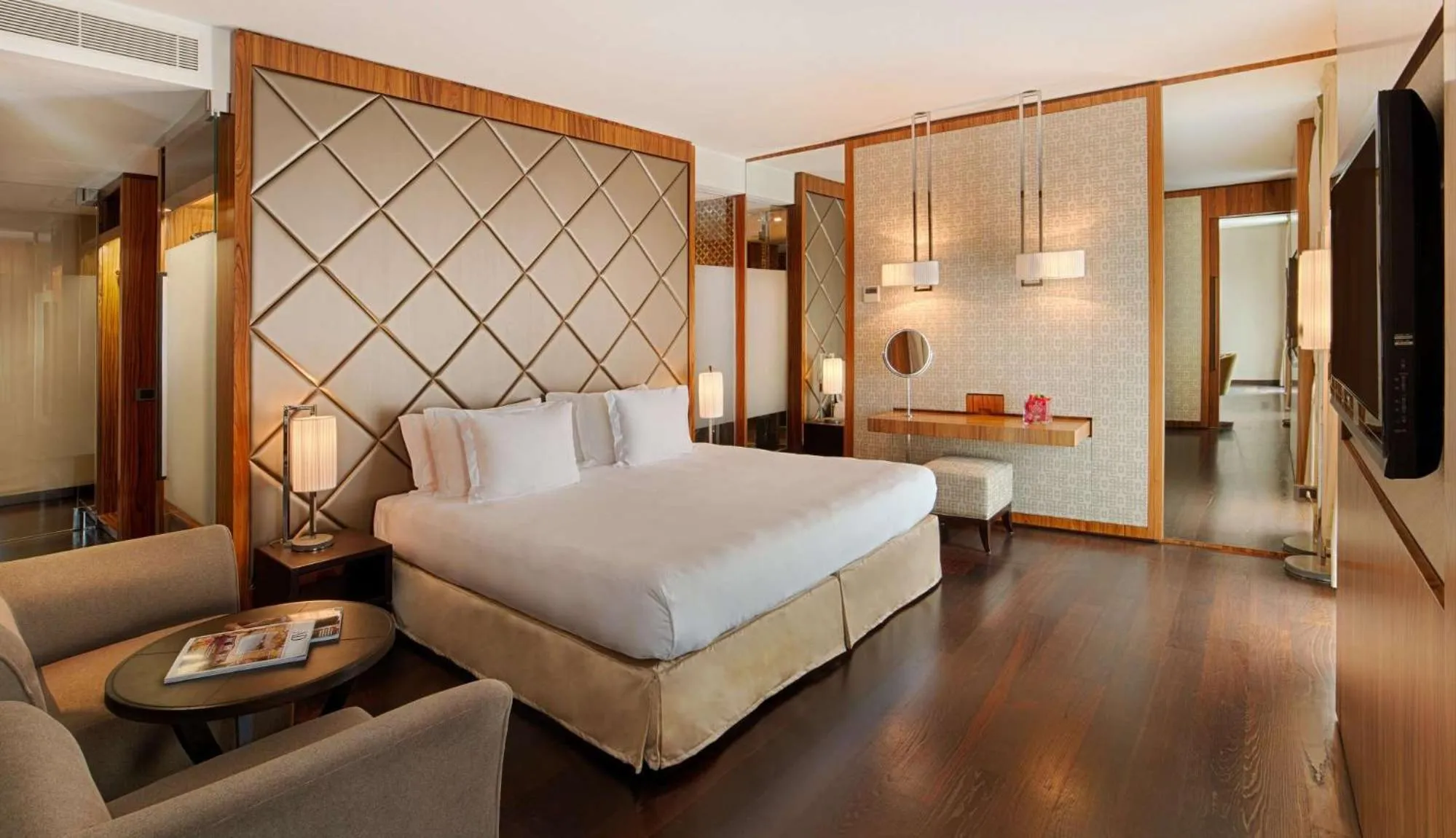 Photo of the whole room, Bed in NH Collection Taormina