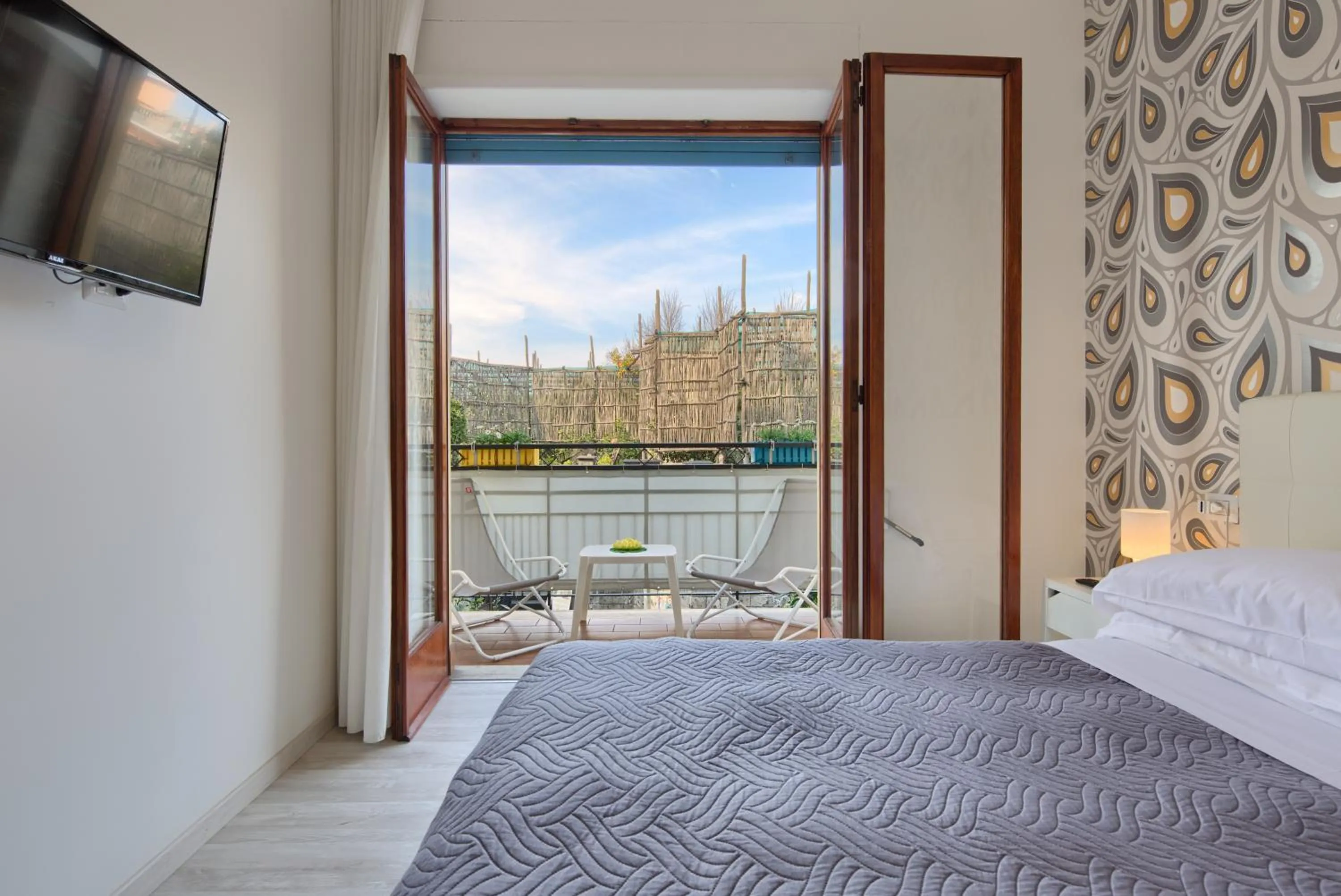 Balcony/Terrace, Bed in Flower Suites Sorrento
