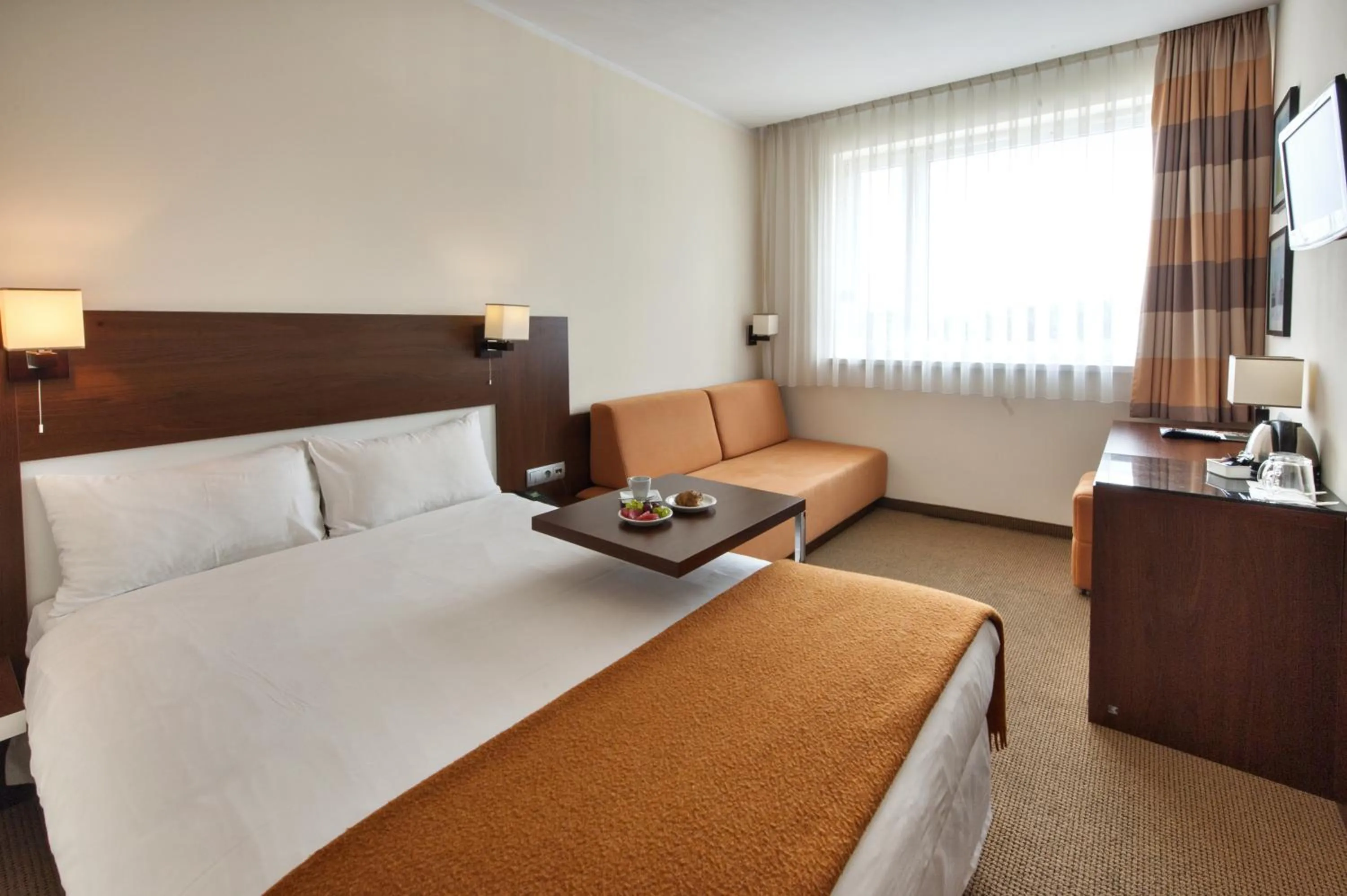 Day, Bed in Desilva Inn Katowice Airport