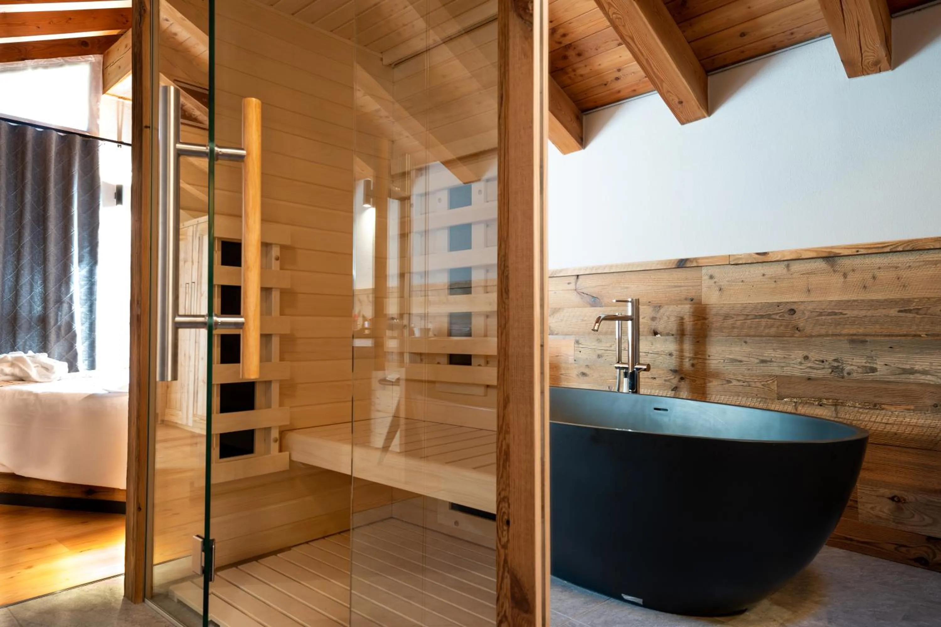 Sauna, Bed in Lo Scoiattolo Hotel