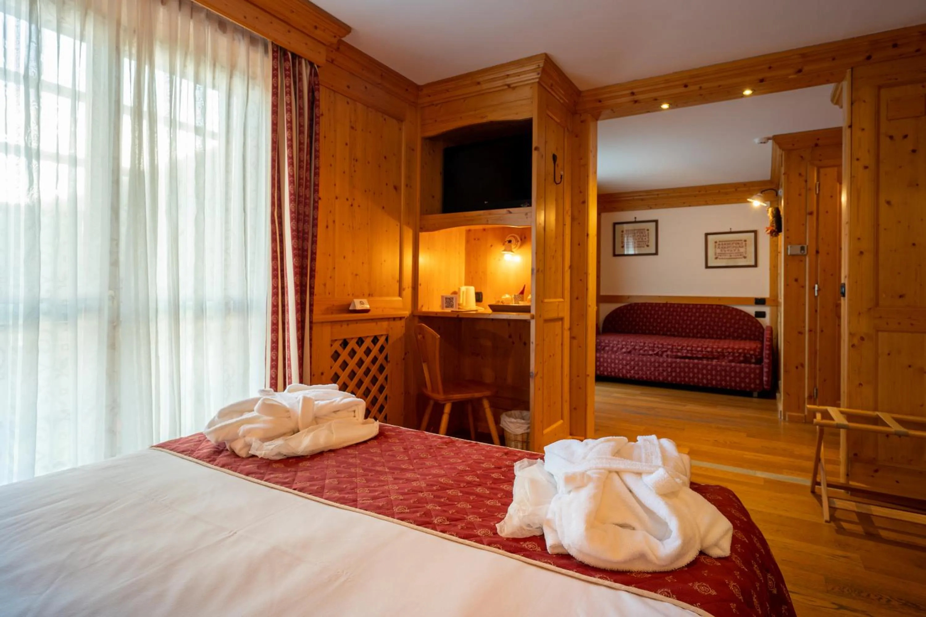 Bedroom, Bed in Lo Scoiattolo Hotel