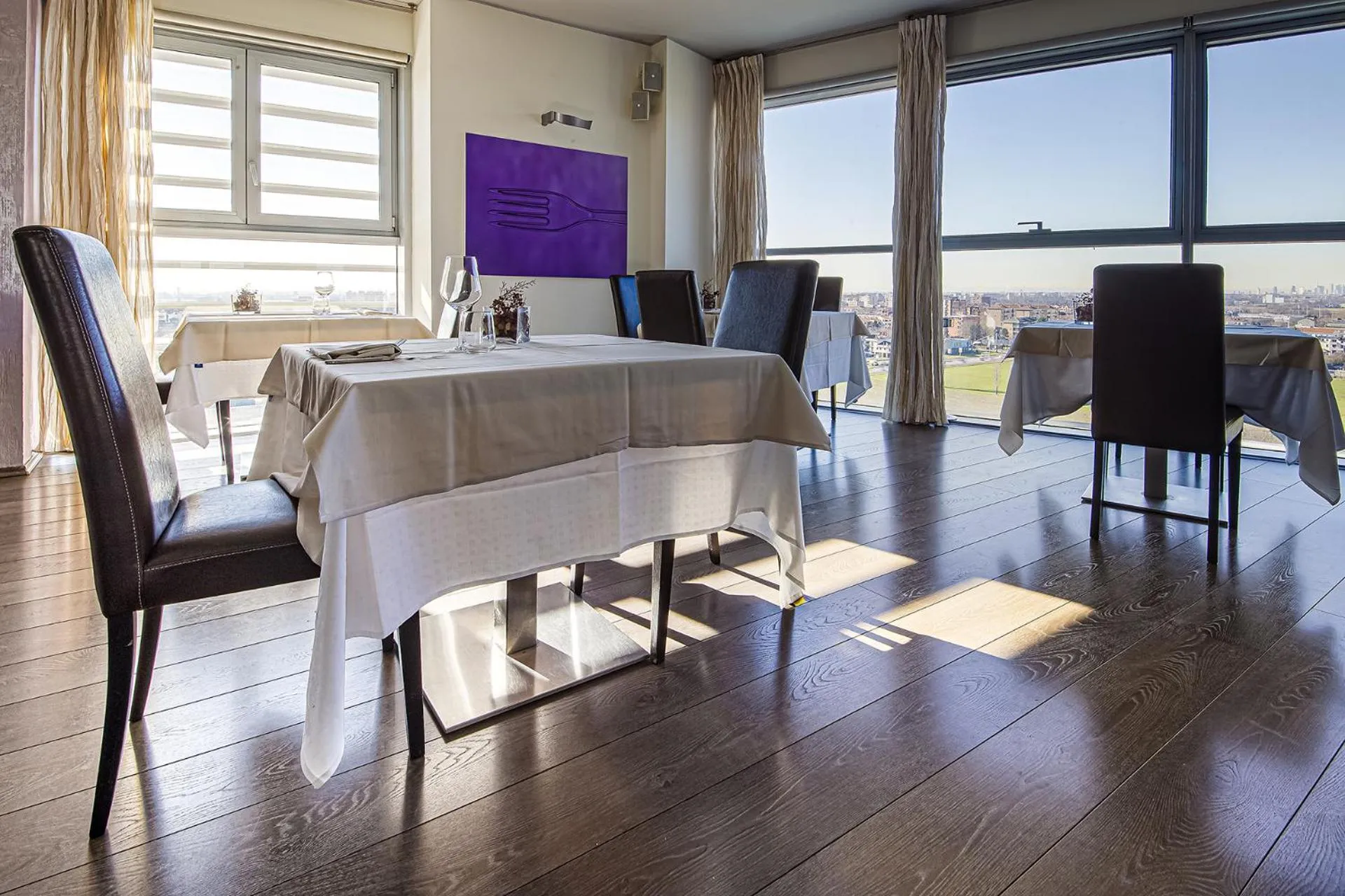 Restaurant/places to eat in Hotel For You