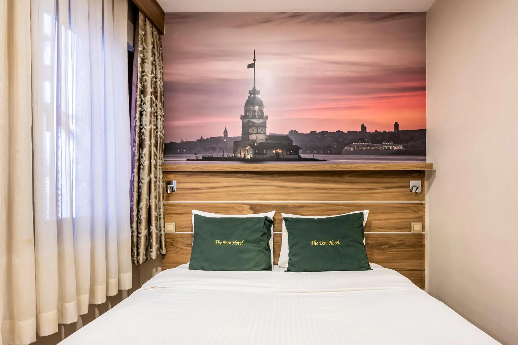 Bed in The Pera Hotel