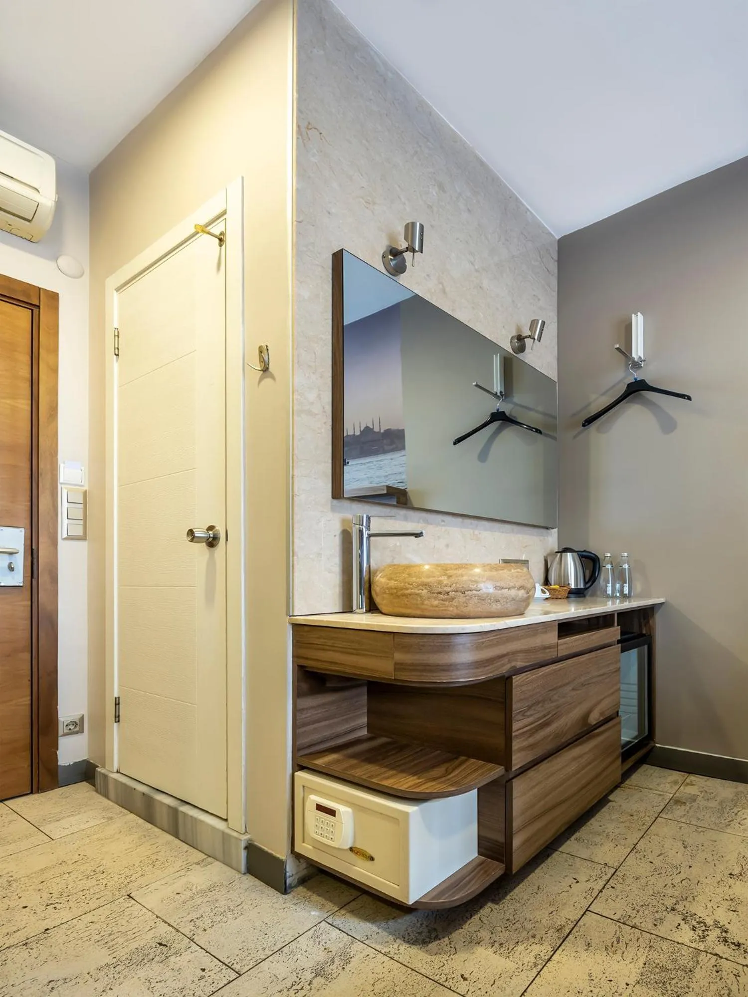 Coffee/tea facilities in The Pera Hotel