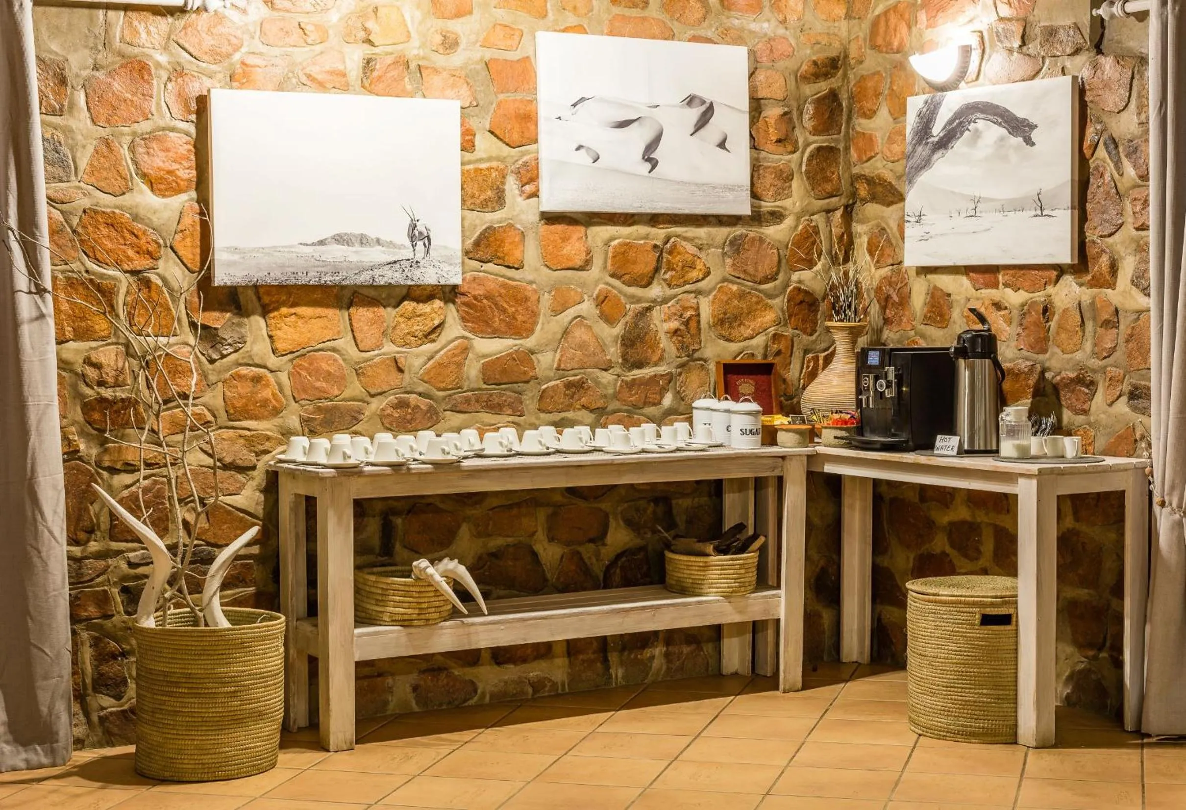 Coffee/tea facilities in Elegant Desert Lodge