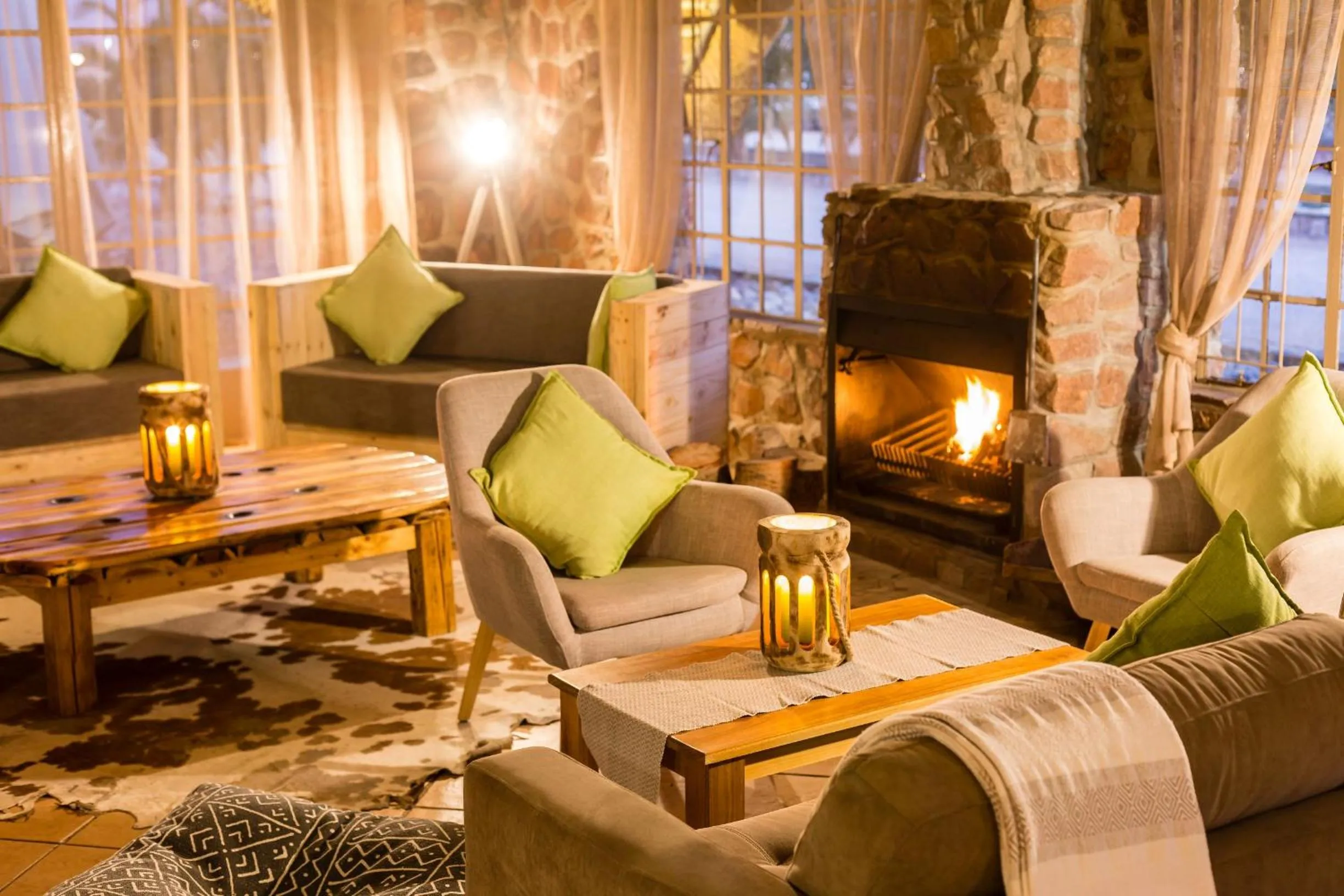 Communal lounge/ TV room in Elegant Desert Lodge