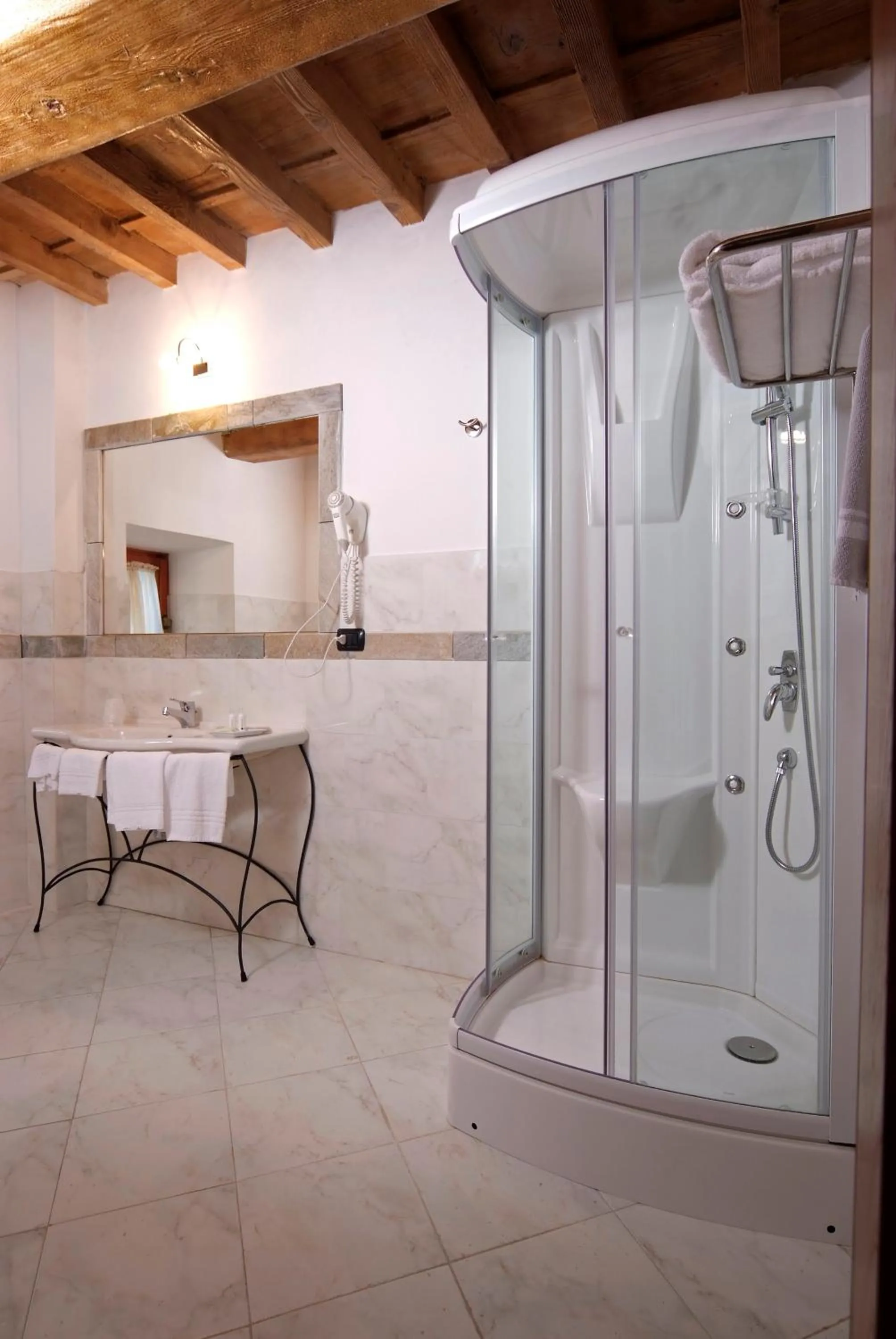 Bathroom in HG Abetone e Piramidi Resort