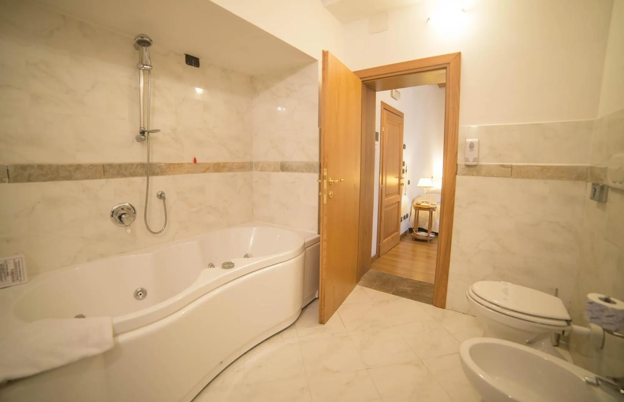 Bathroom in HG Abetone e Piramidi Resort