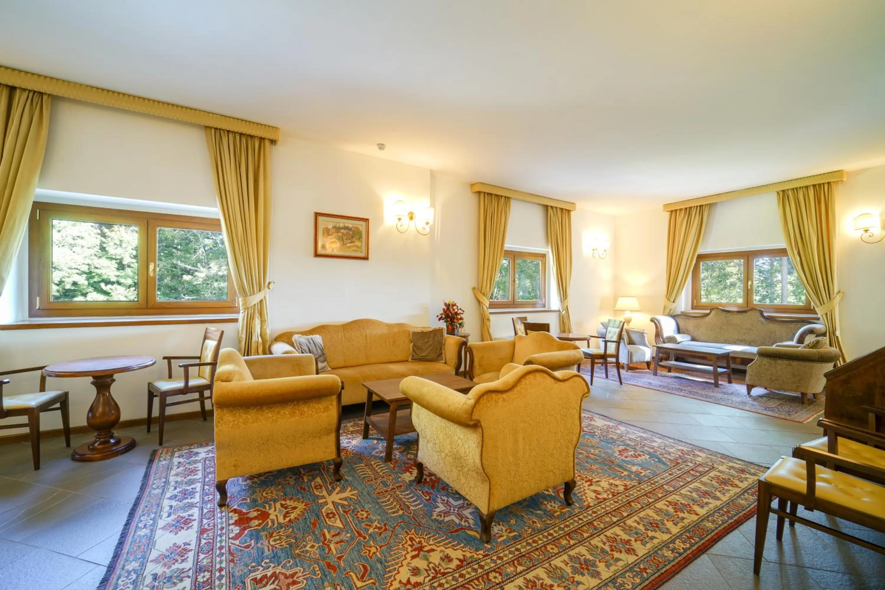 Seating area in HG Abetone e Piramidi Resort