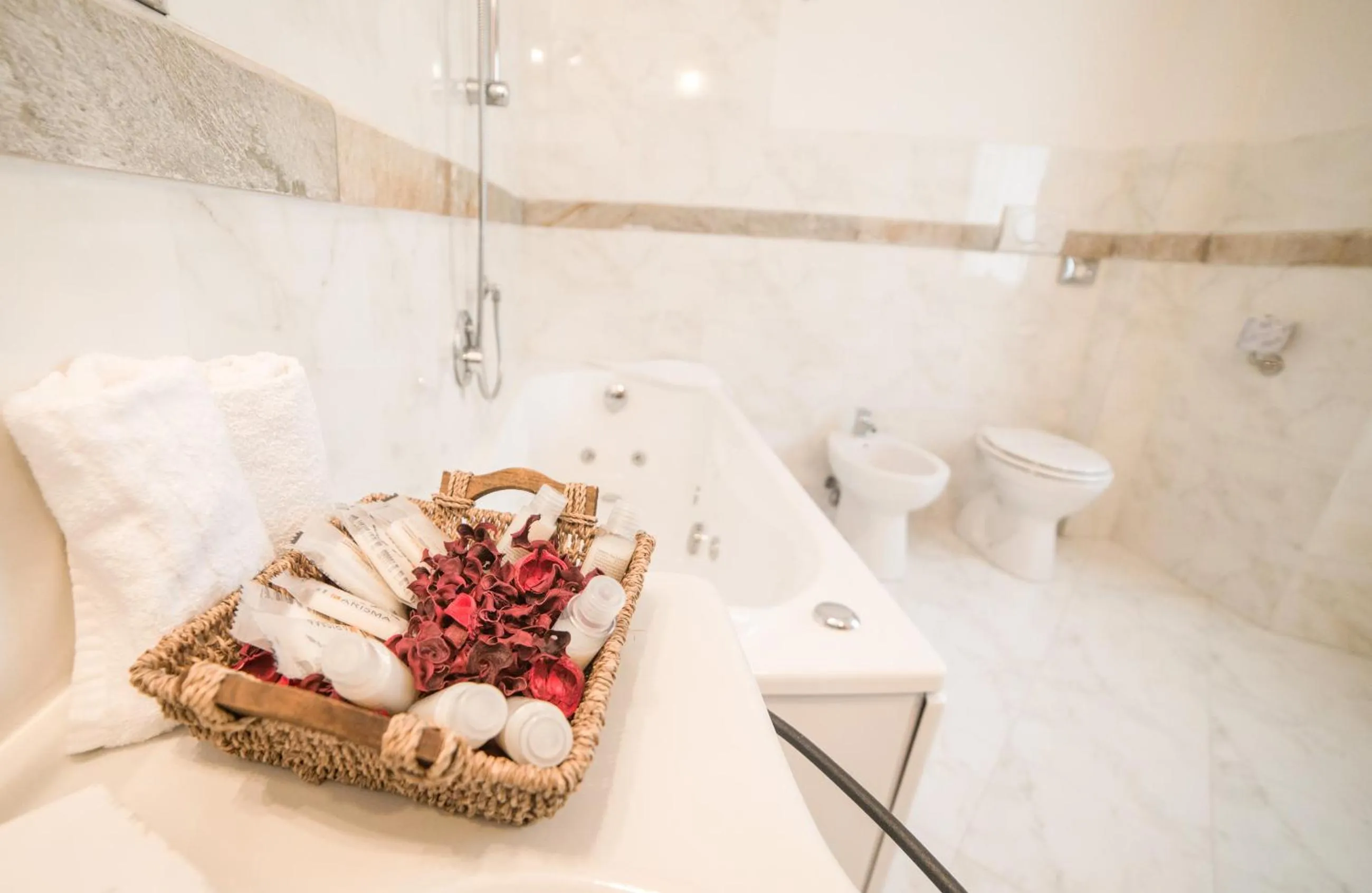 Bathroom in HG Abetone e Piramidi Resort