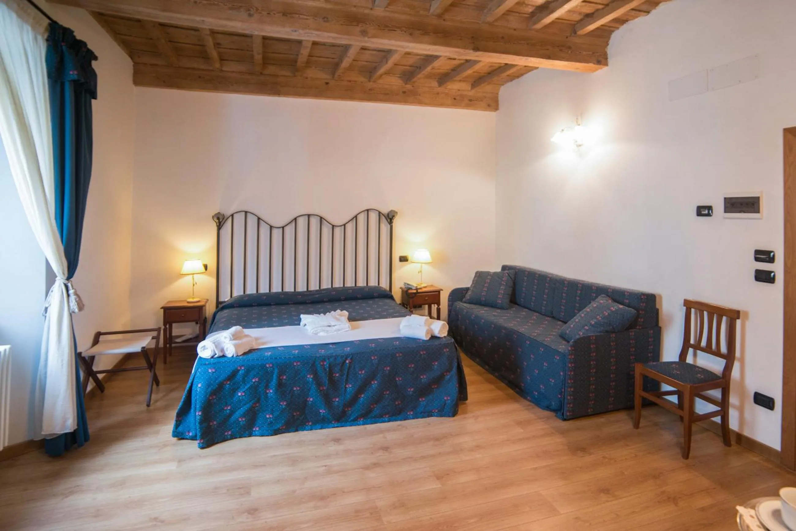 Bedroom, Bed in HG Abetone e Piramidi Resort