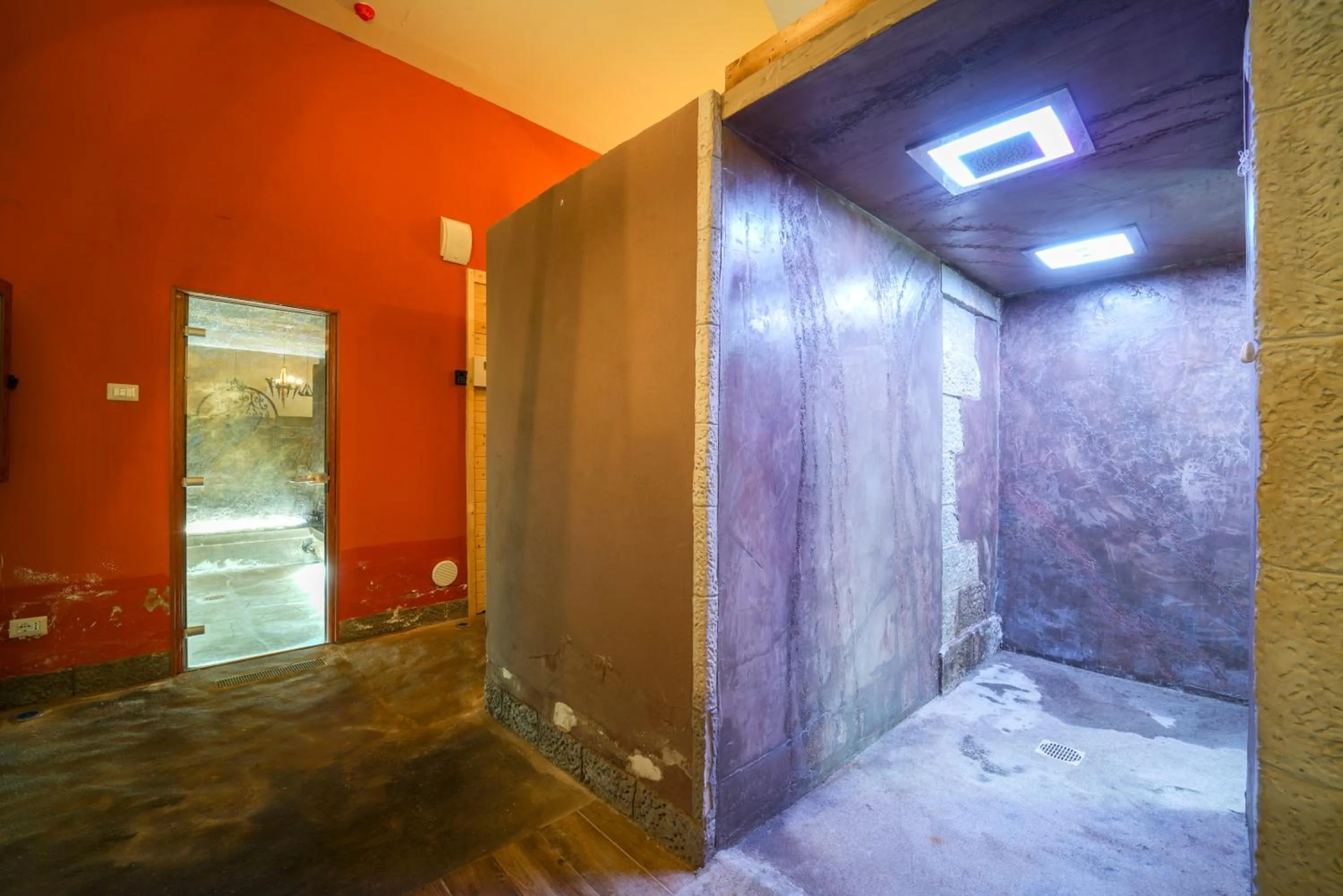 Shower in HG Abetone e Piramidi Resort