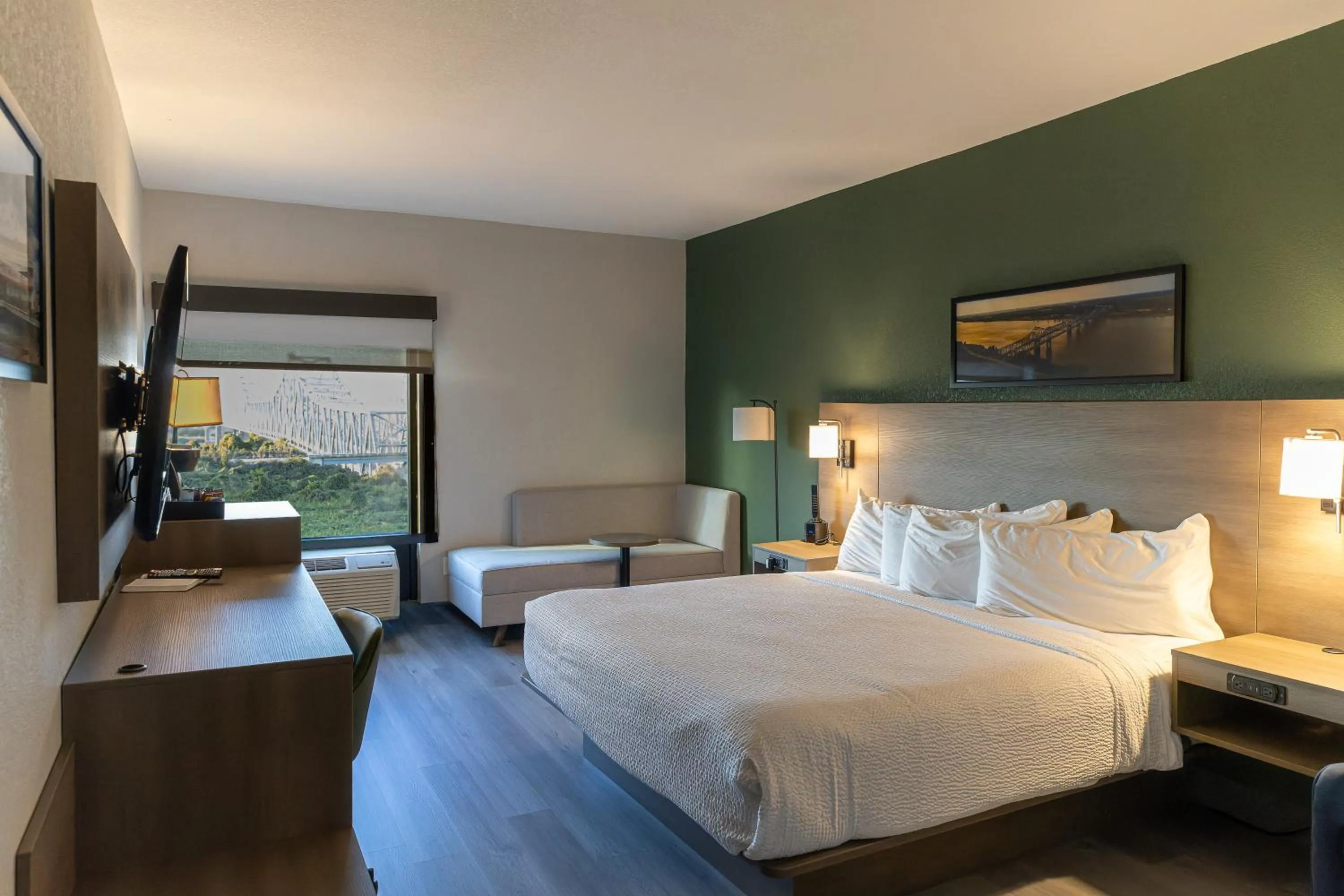 Bedroom, Bed in The Bridges Hotel