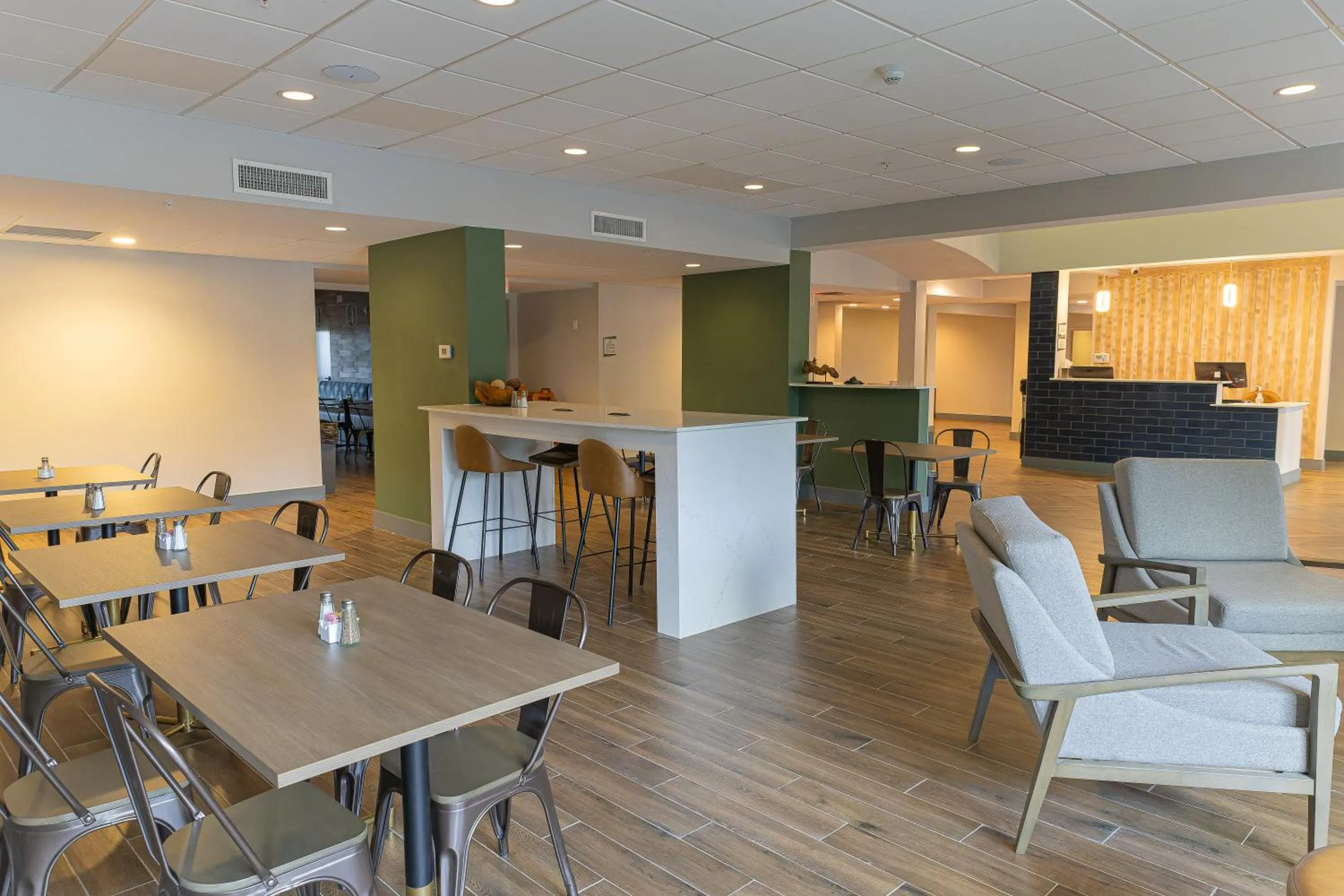 Restaurant/places to eat in The Bridges Hotel