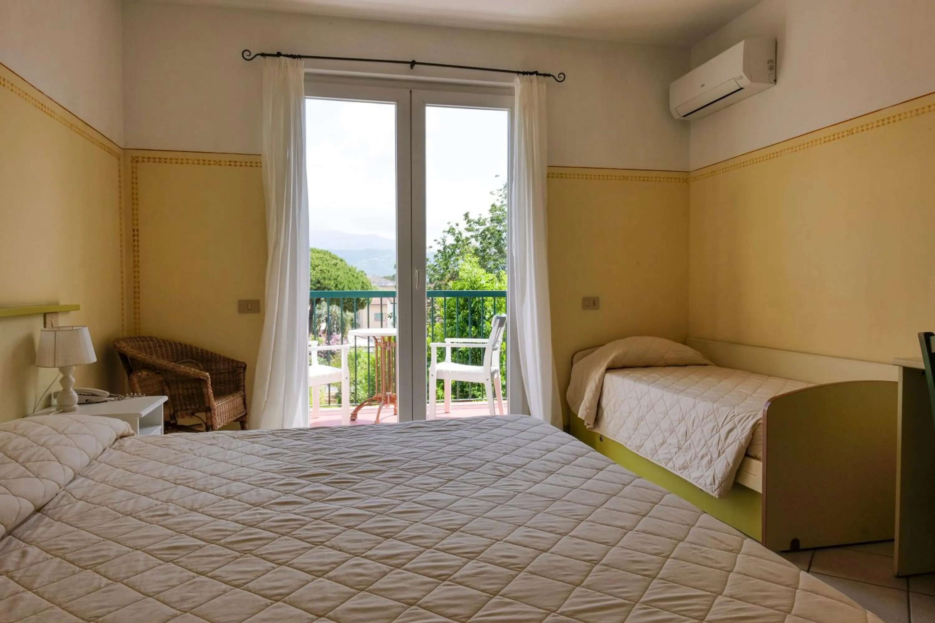 Bed in Hotel Club i Pini - Residenza d'Epoca in Versilia