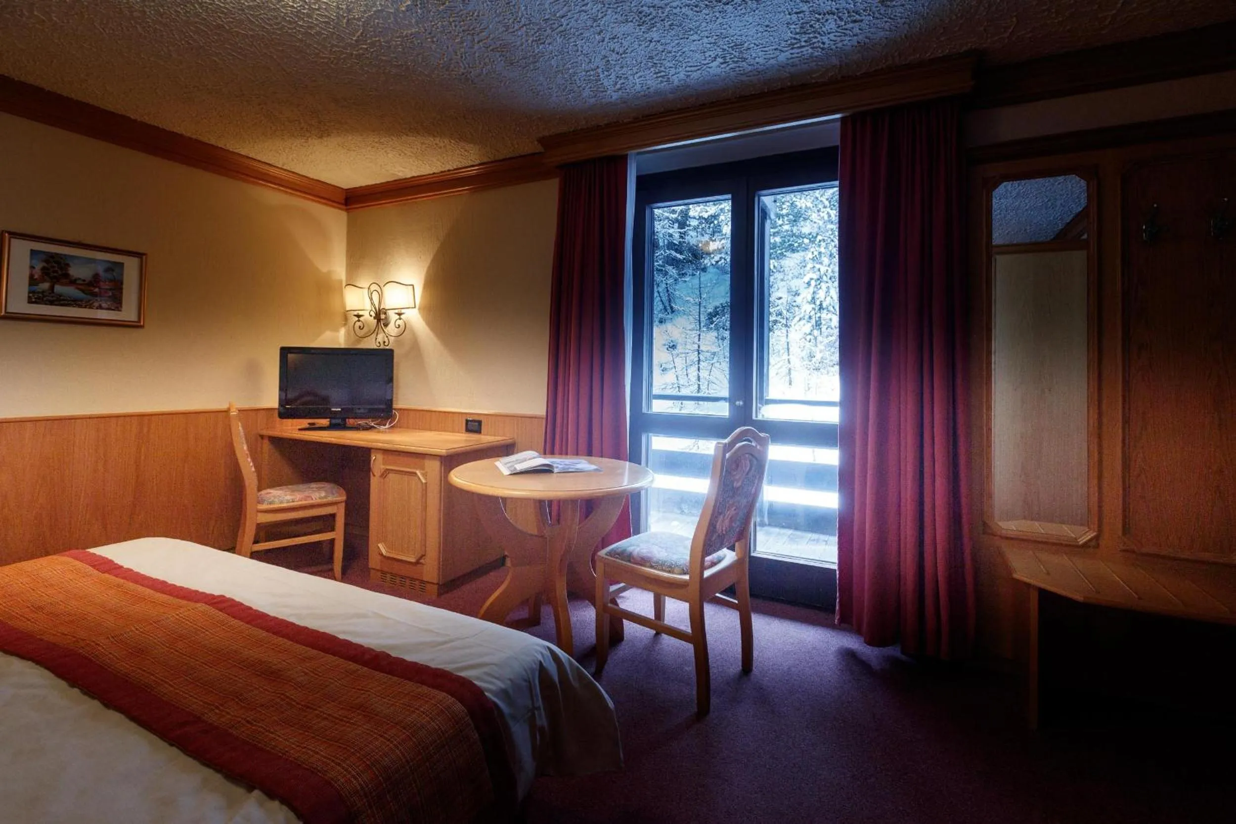 Photo of the whole room, Bed in Hotel Intermonti