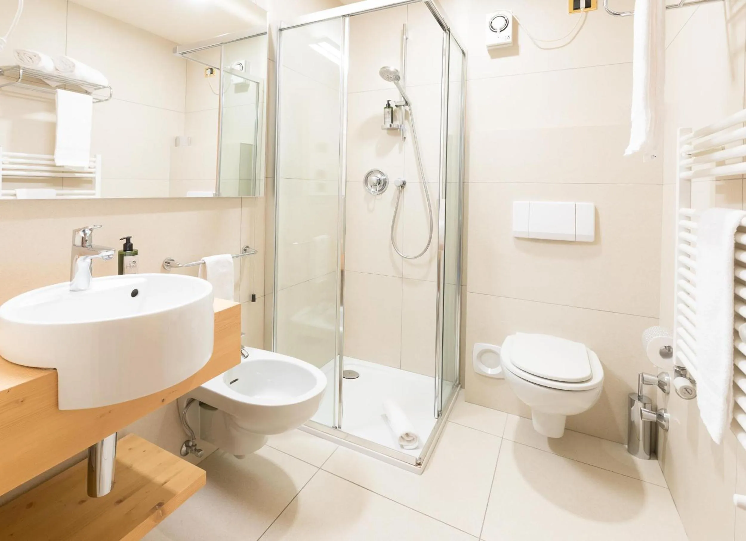 Bathroom in Hotel Intermonti