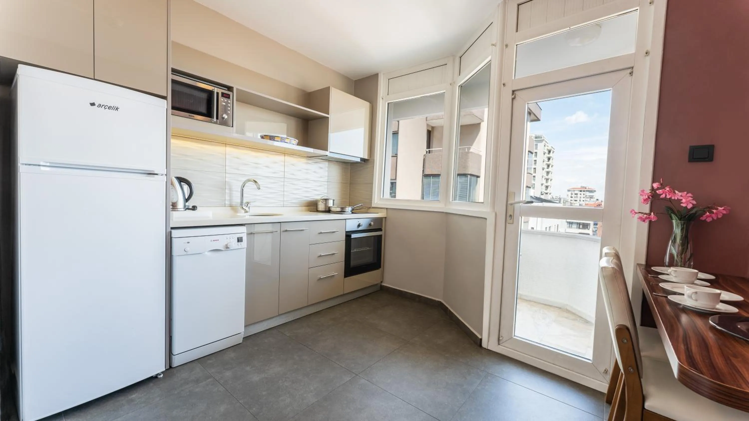 Kitchen or kitchenette in The Marmara Suadiye Residence