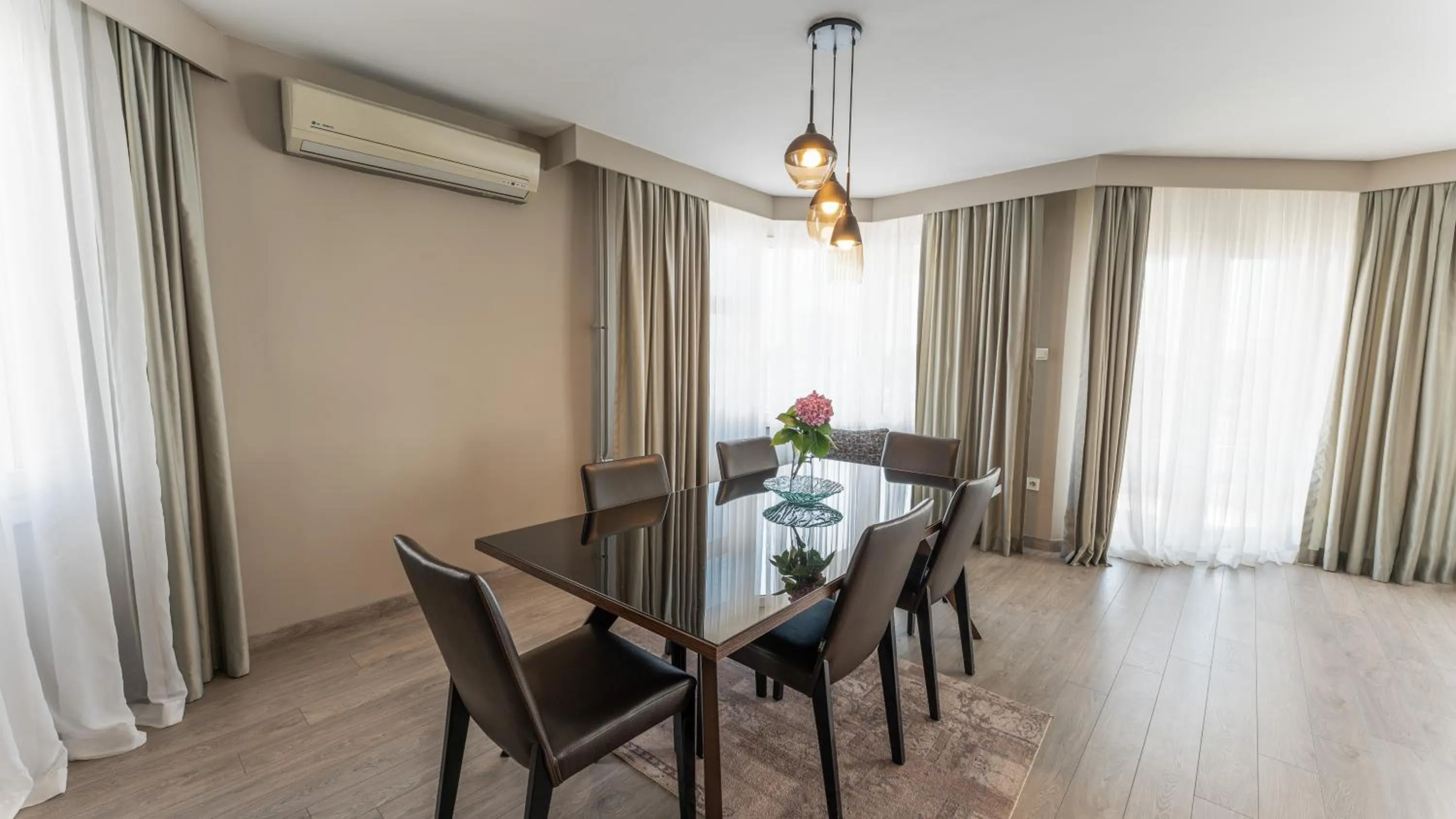 Dining area in The Marmara Suadiye Residence