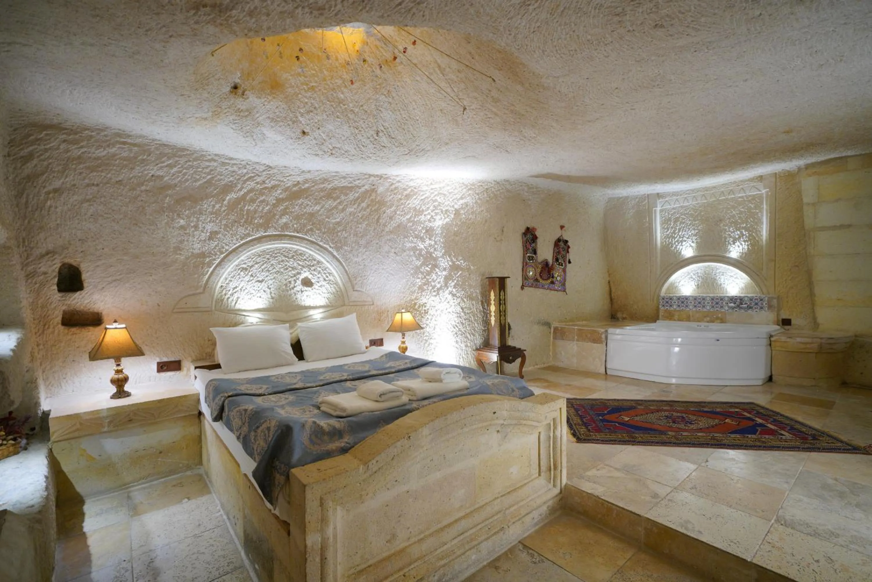 Hot Tub in Asteria Cave Hotel