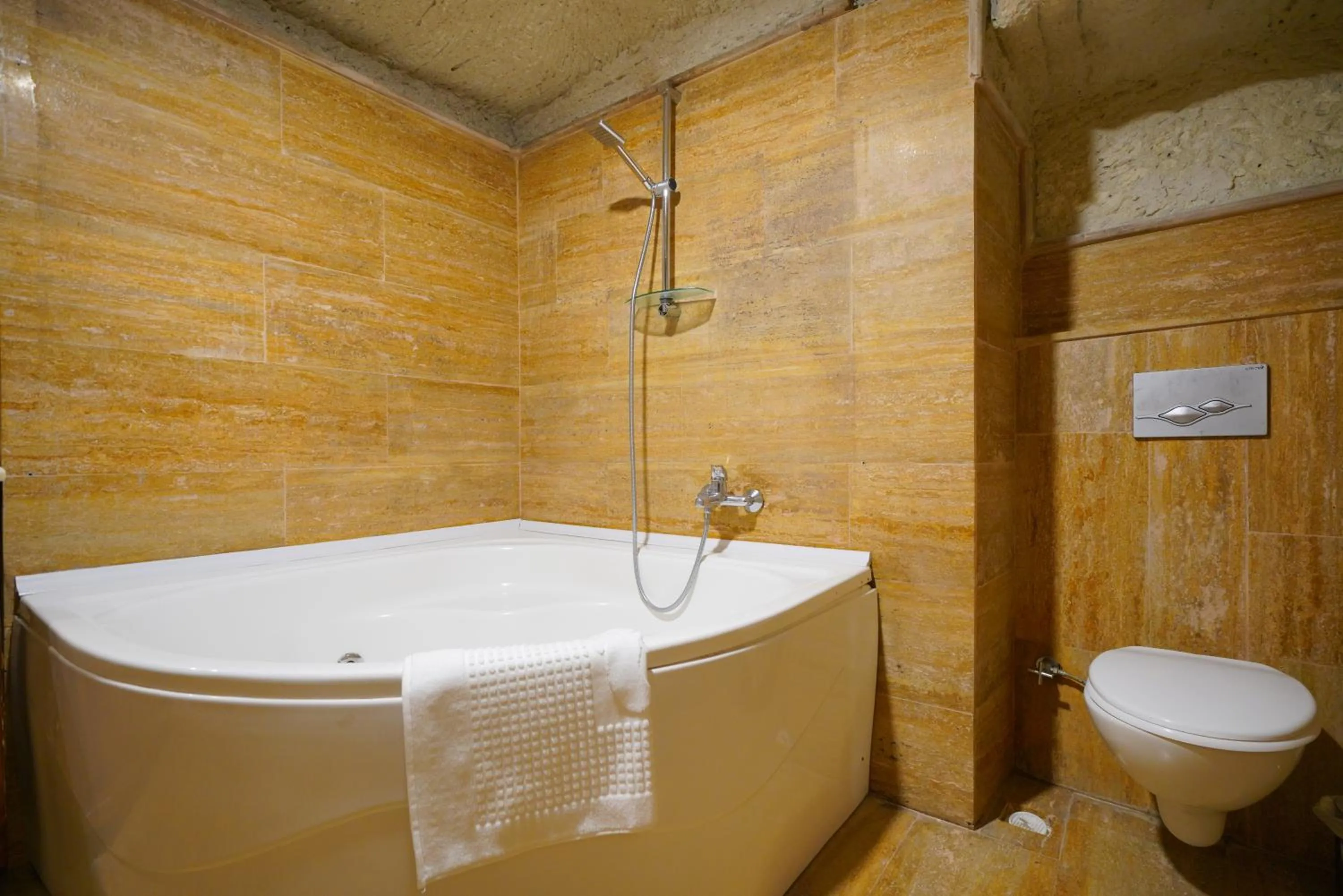 Bath in Asteria Cave Hotel