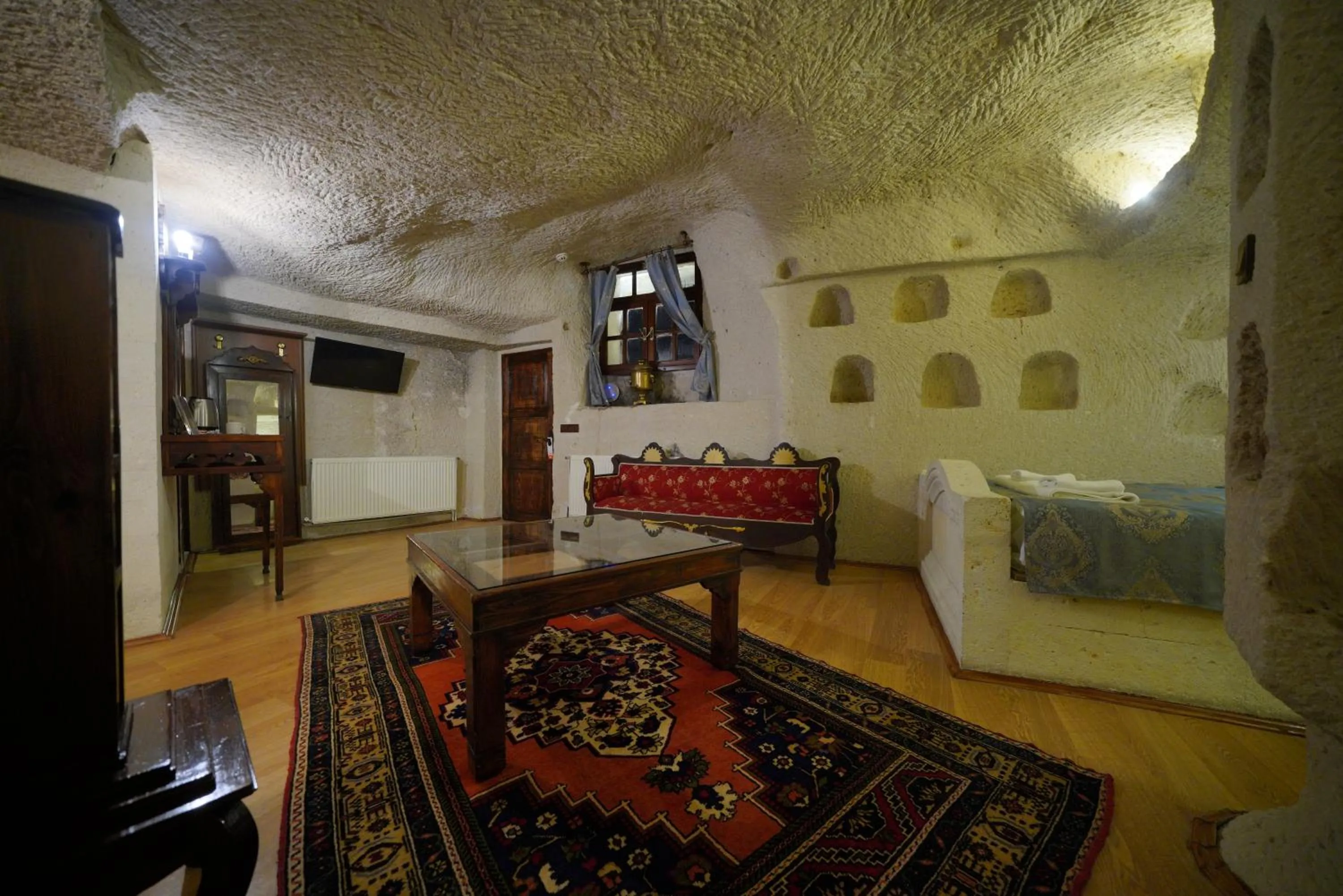 Living room in Asteria Cave Hotel