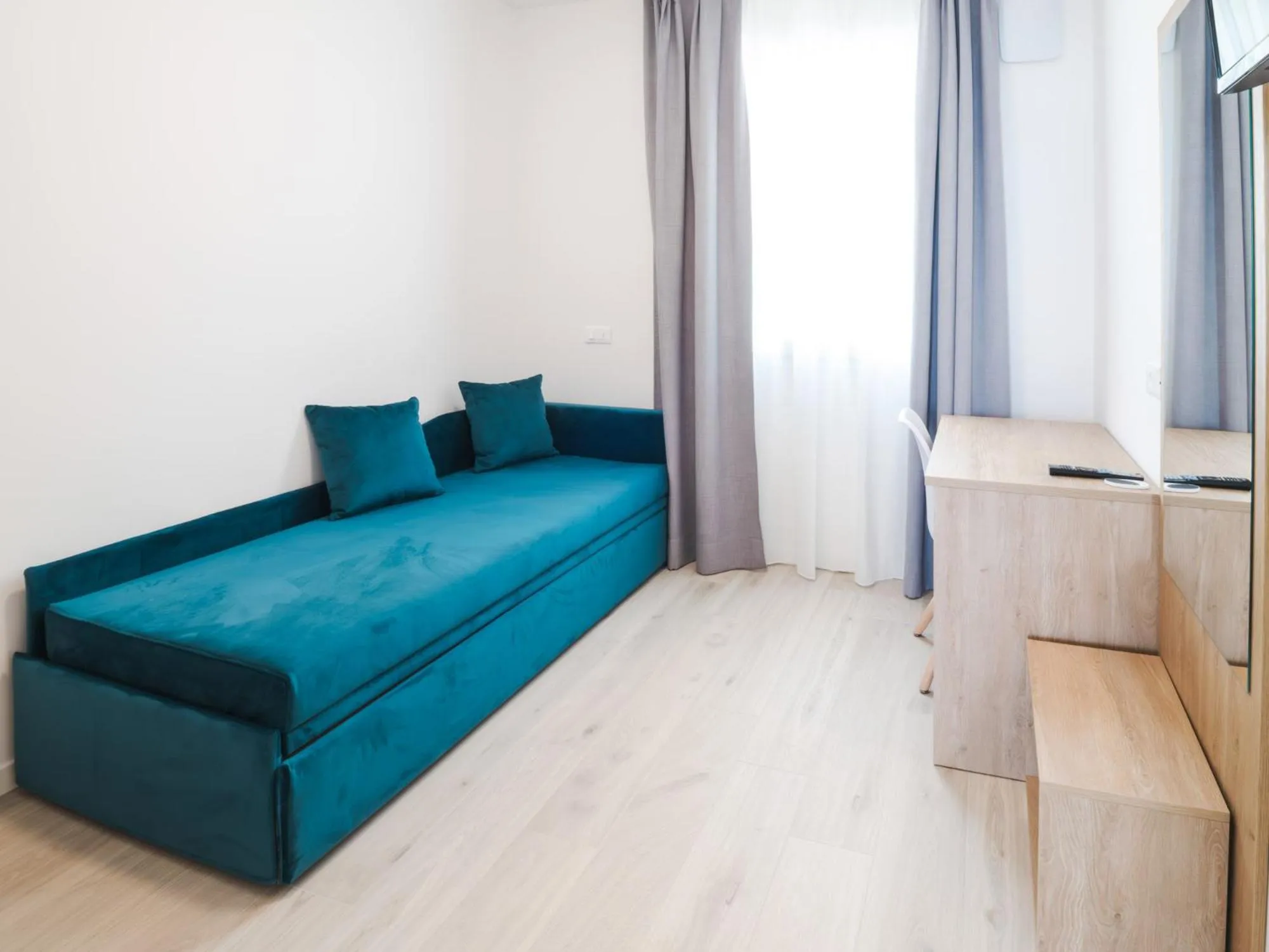 Bedroom, Bed in Club del Sole Desenzano Boutique Resort