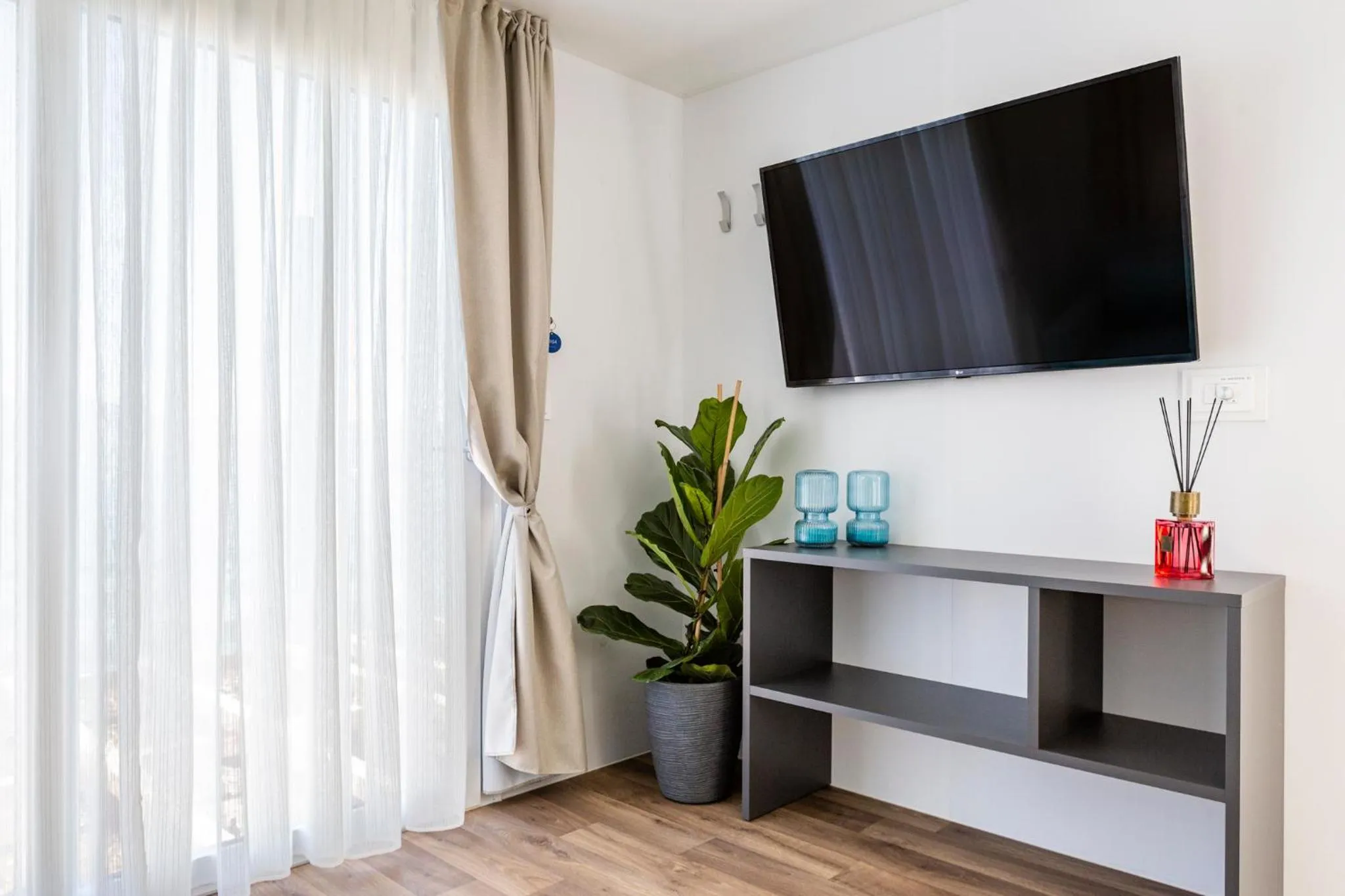 TV and multimedia in Club del Sole Desenzano Boutique Resort