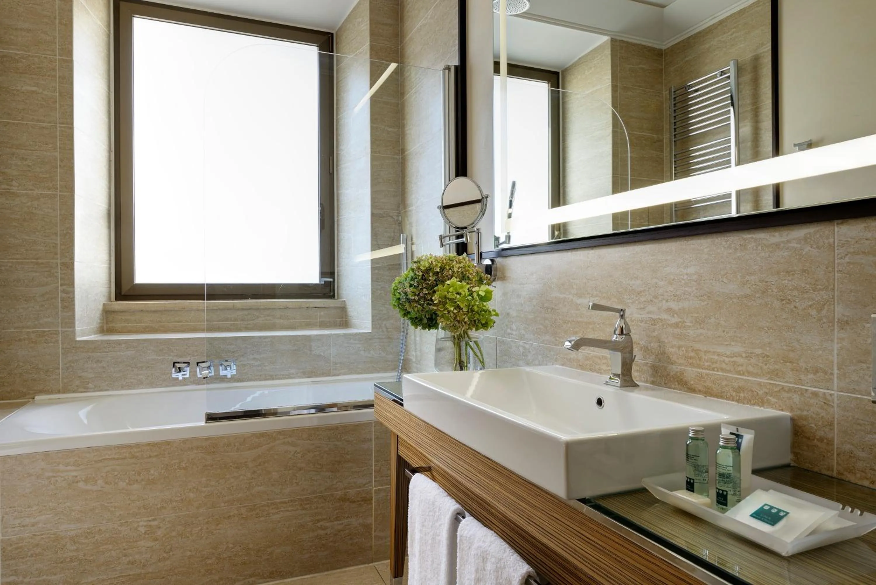 Bathroom in UNA Hotels Decò Roma