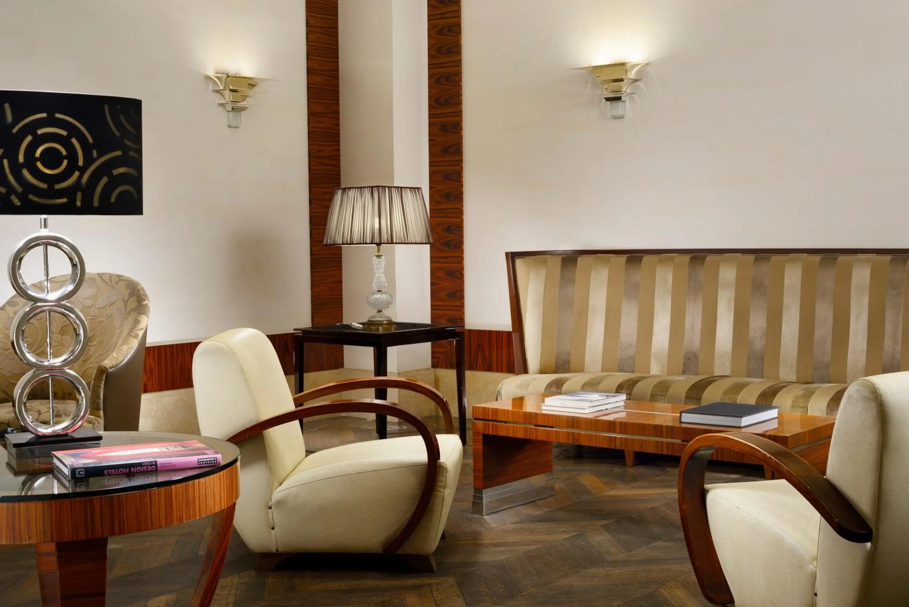 Lobby or reception in UNA Hotels Decò Roma