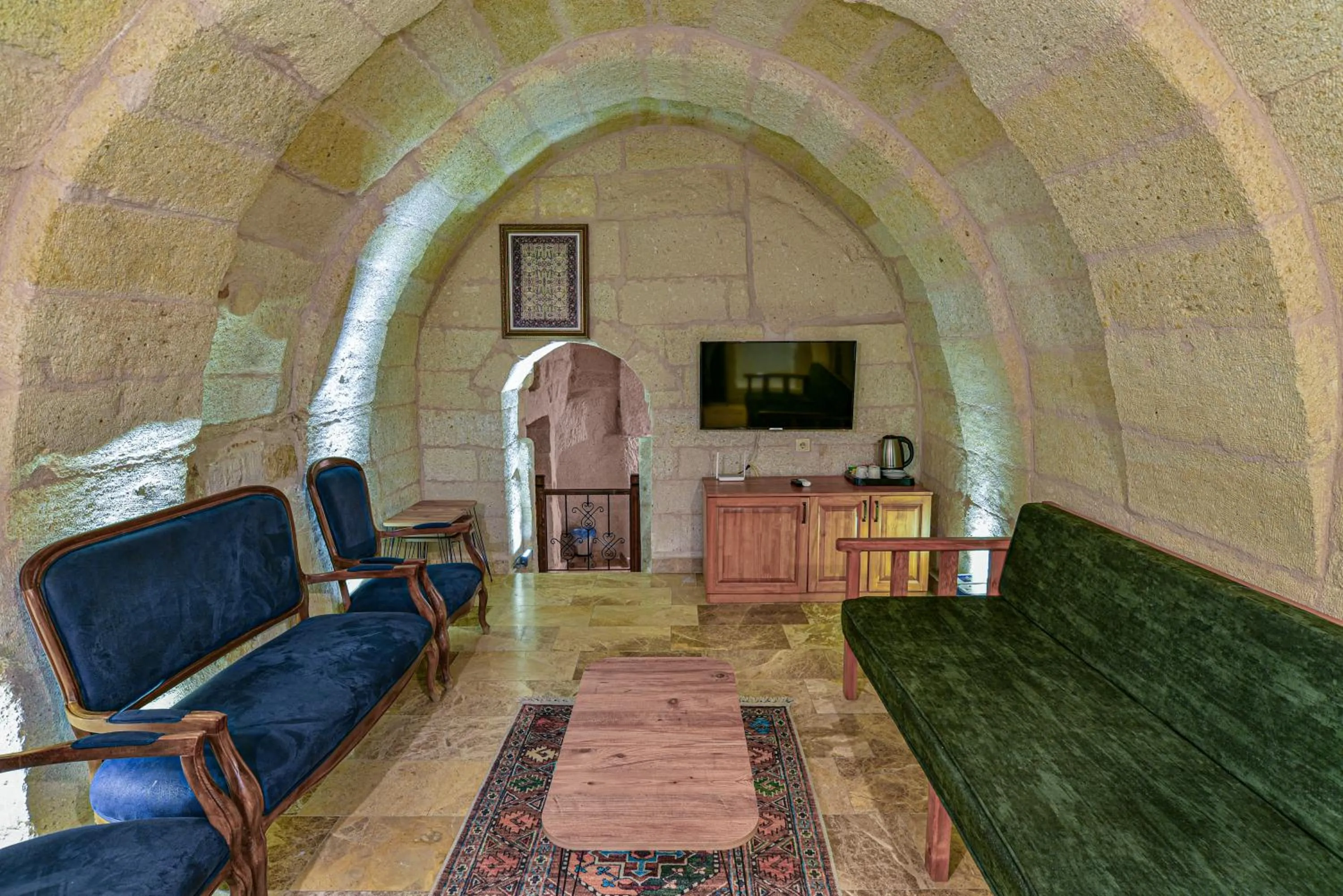 TV and multimedia in Dervish Cave House & Restaurant