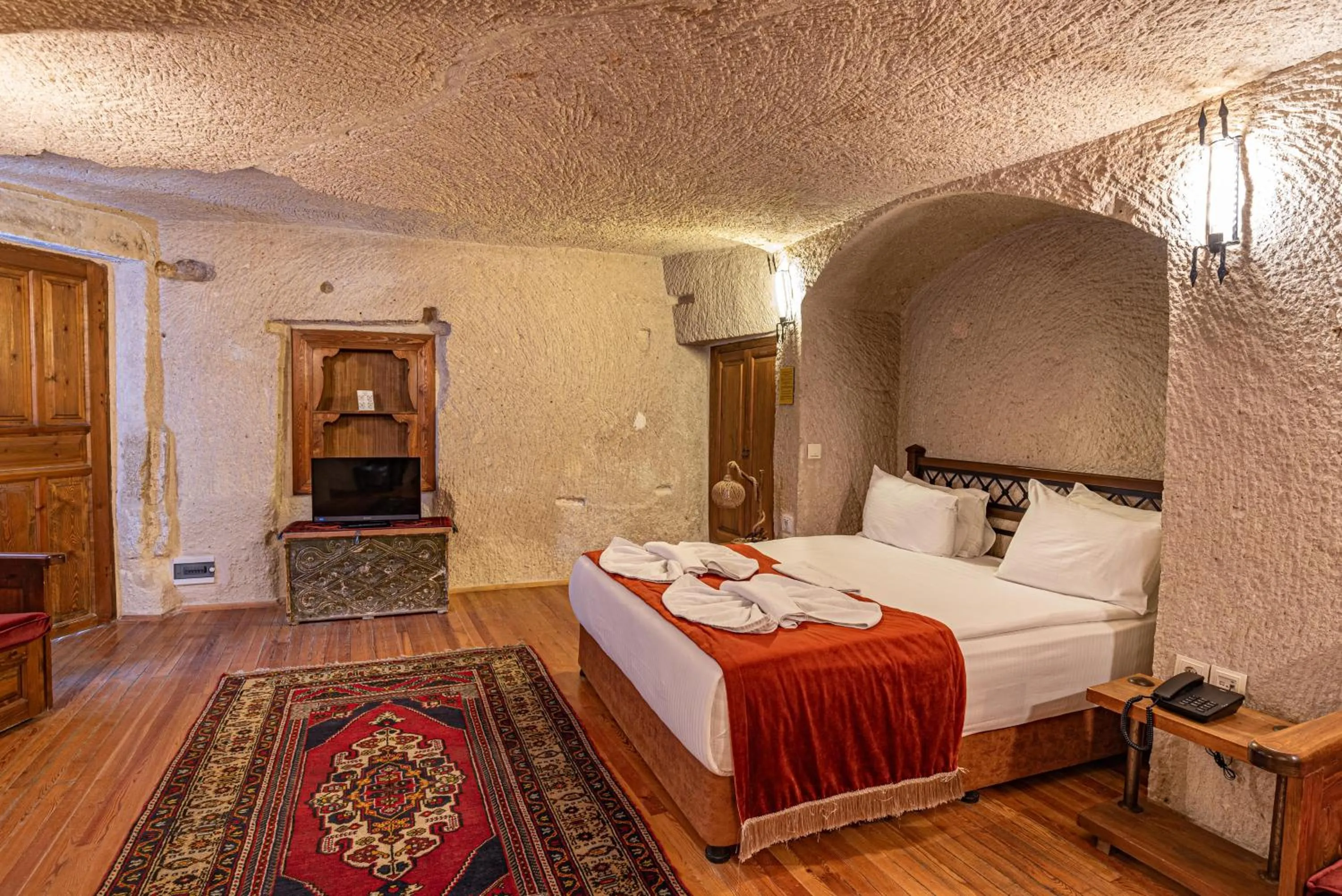TV and multimedia, Bed in Dervish Cave House & Restaurant