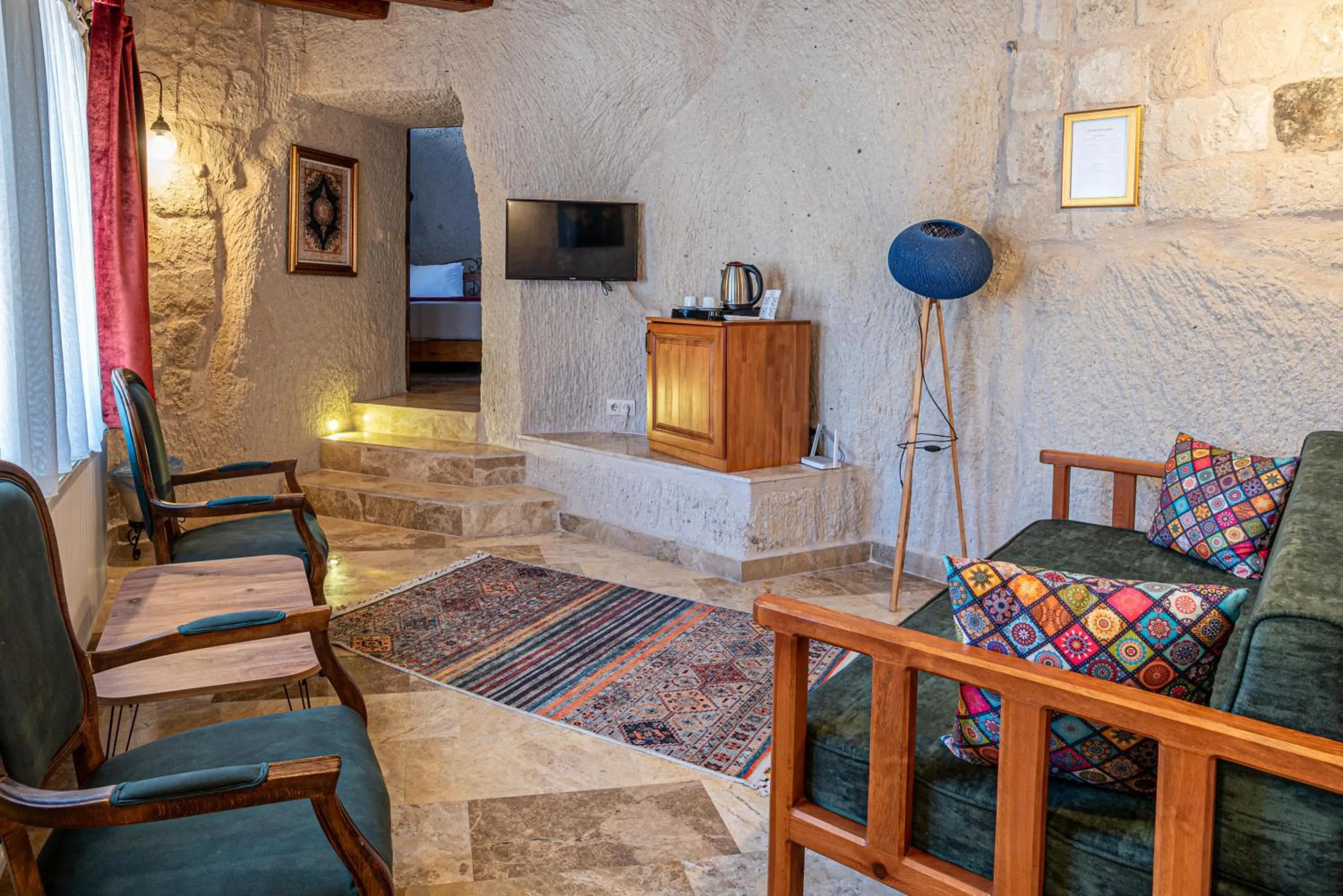 TV and multimedia in Dervish Cave House & Restaurant