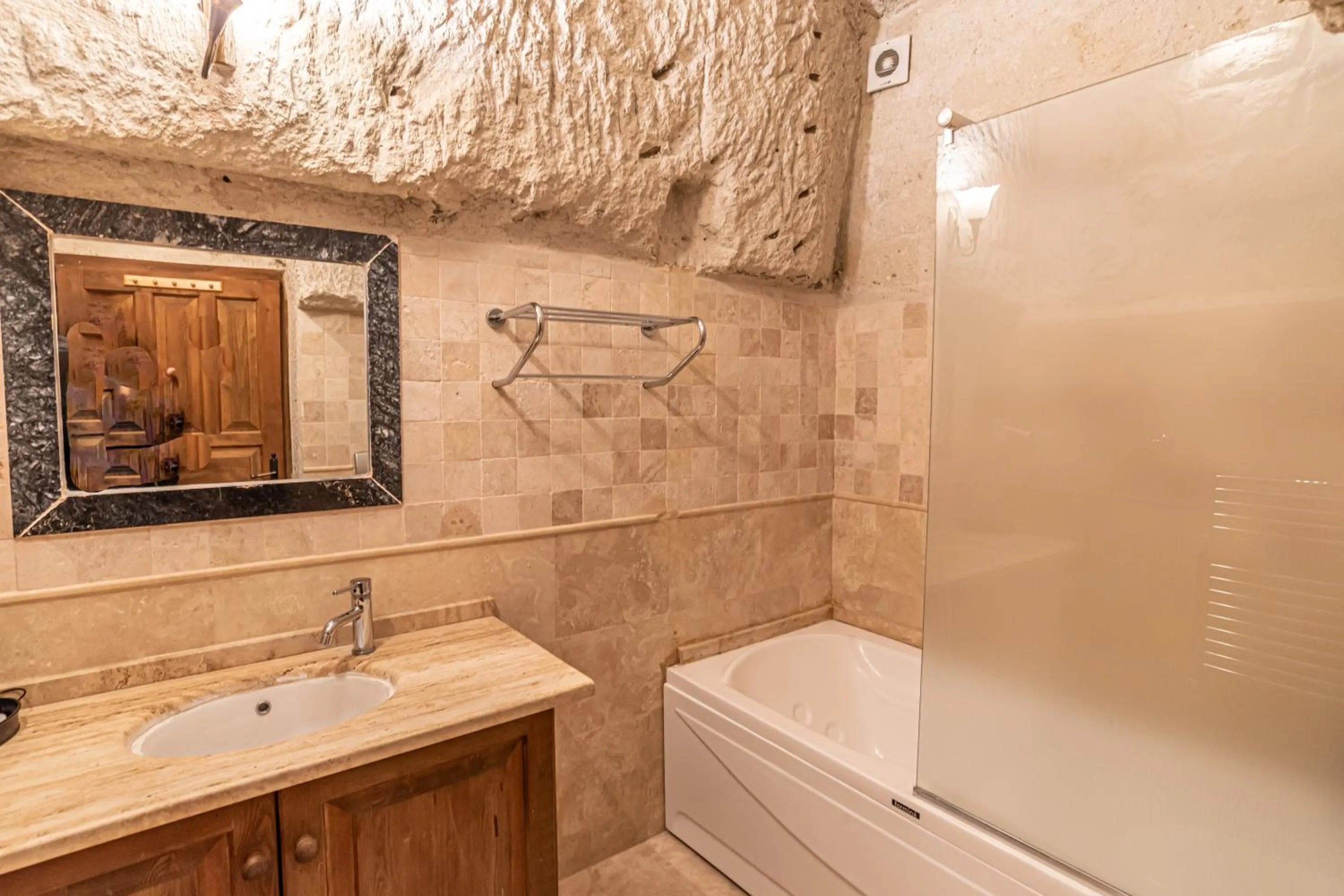 Shower in Dervish Cave House & Restaurant