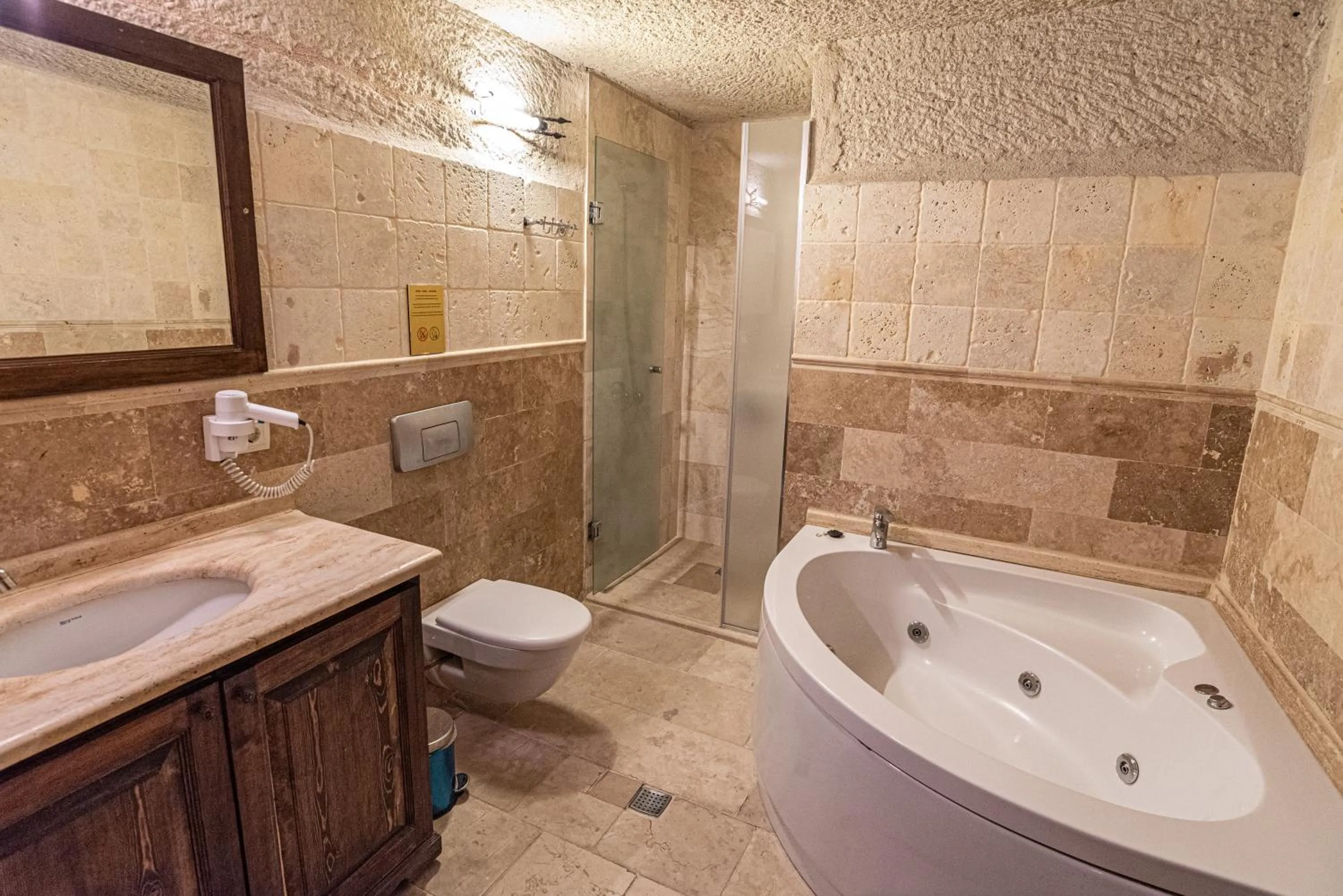 Shower in Dervish Cave House & Restaurant
