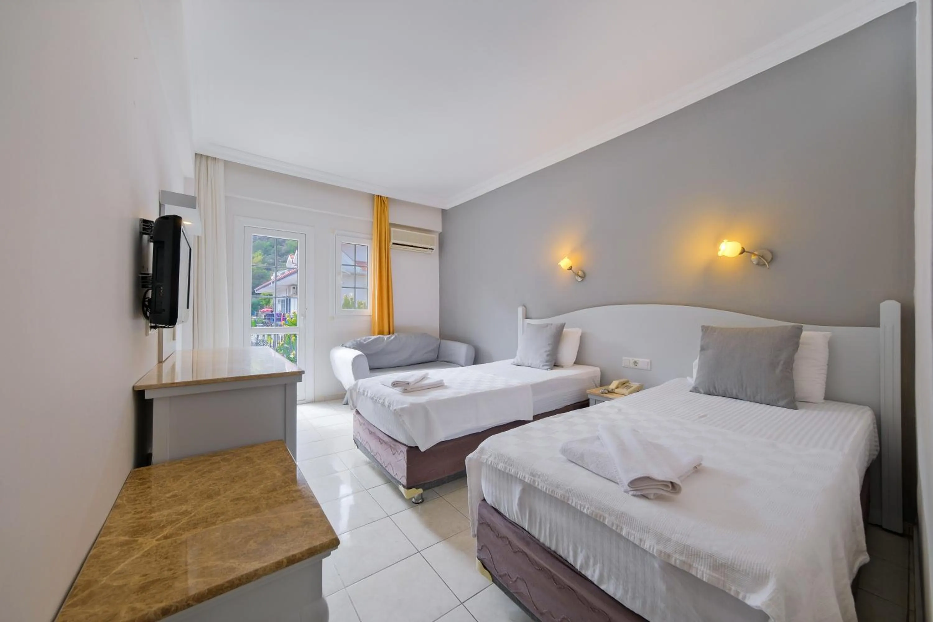 Photo of the whole room in Majestic Hotel