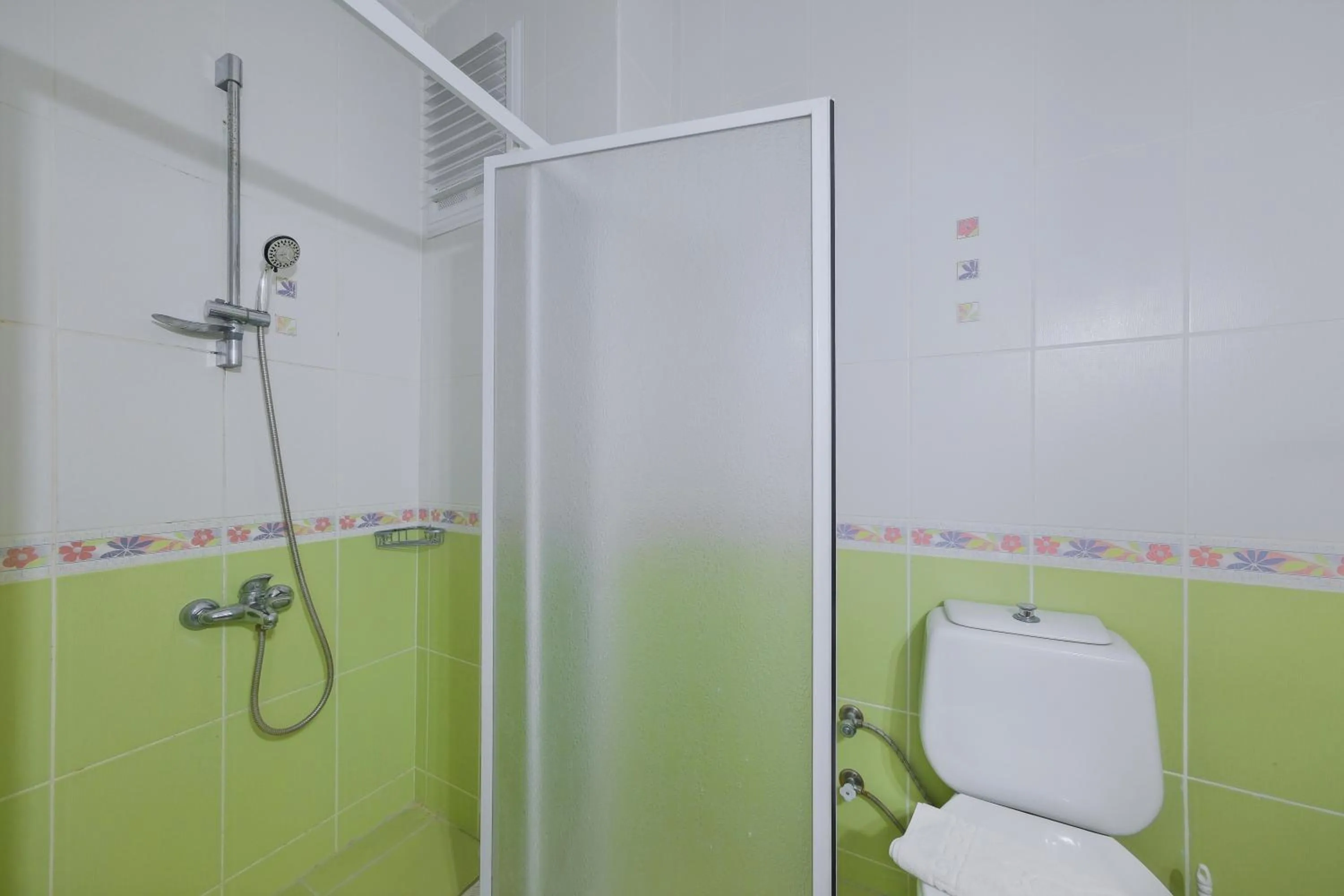 Shower in Majestic Hotel