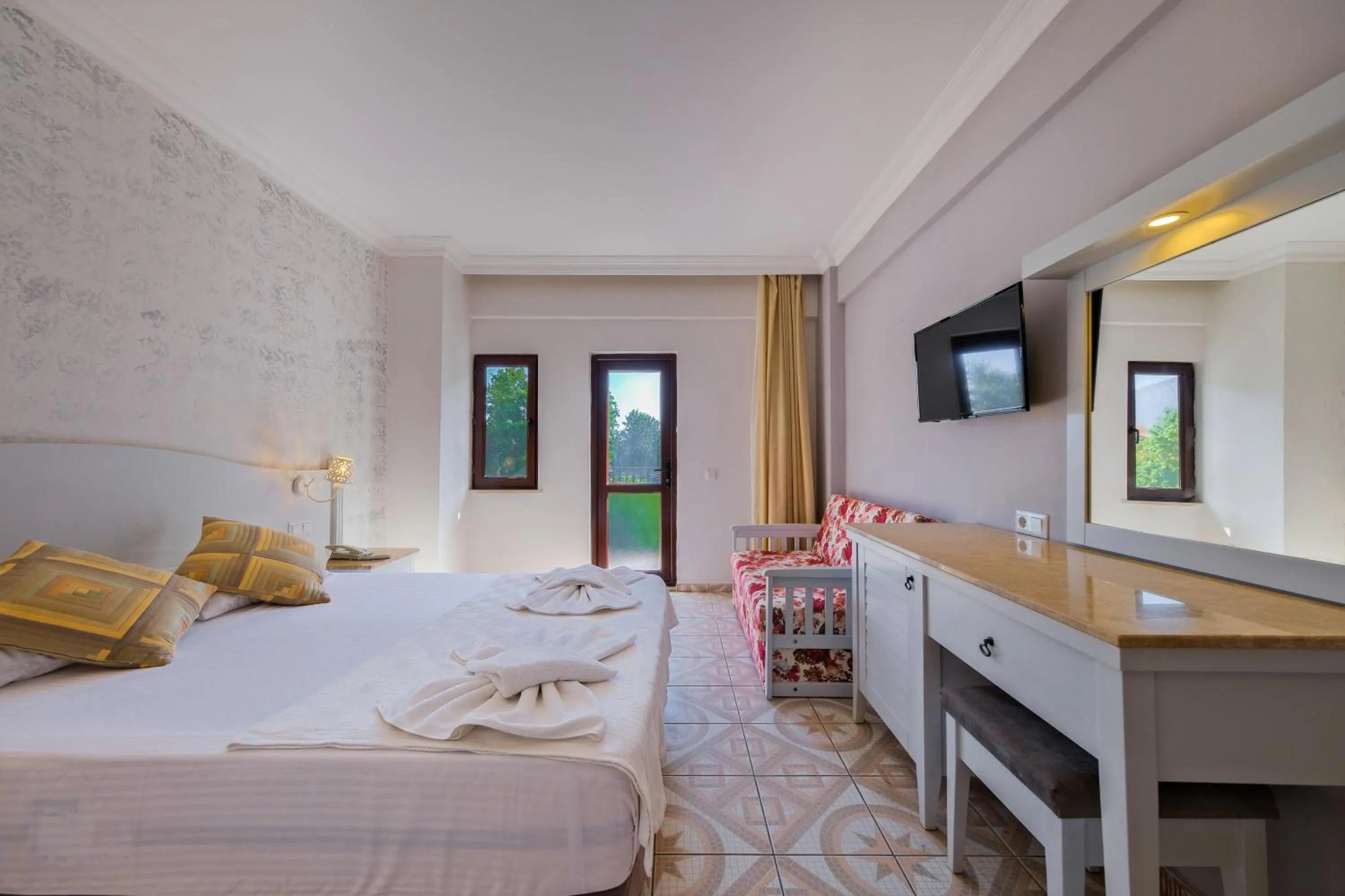 Photo of the whole room in Majestic Hotel